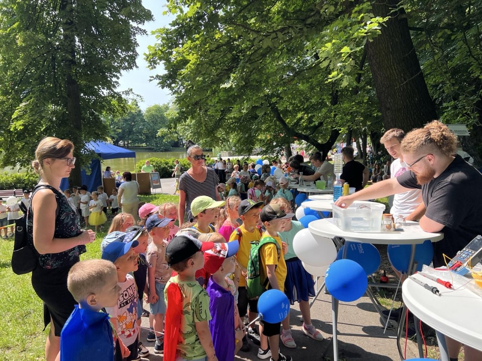 Zdjęcie w galerii na portalu naszraciborz.pl: IV Festiwal Piosenki i Sportu w Raciborzu – radość, ruch i kreatywność w Parku im. Miasta Roth wiadomości z regionu