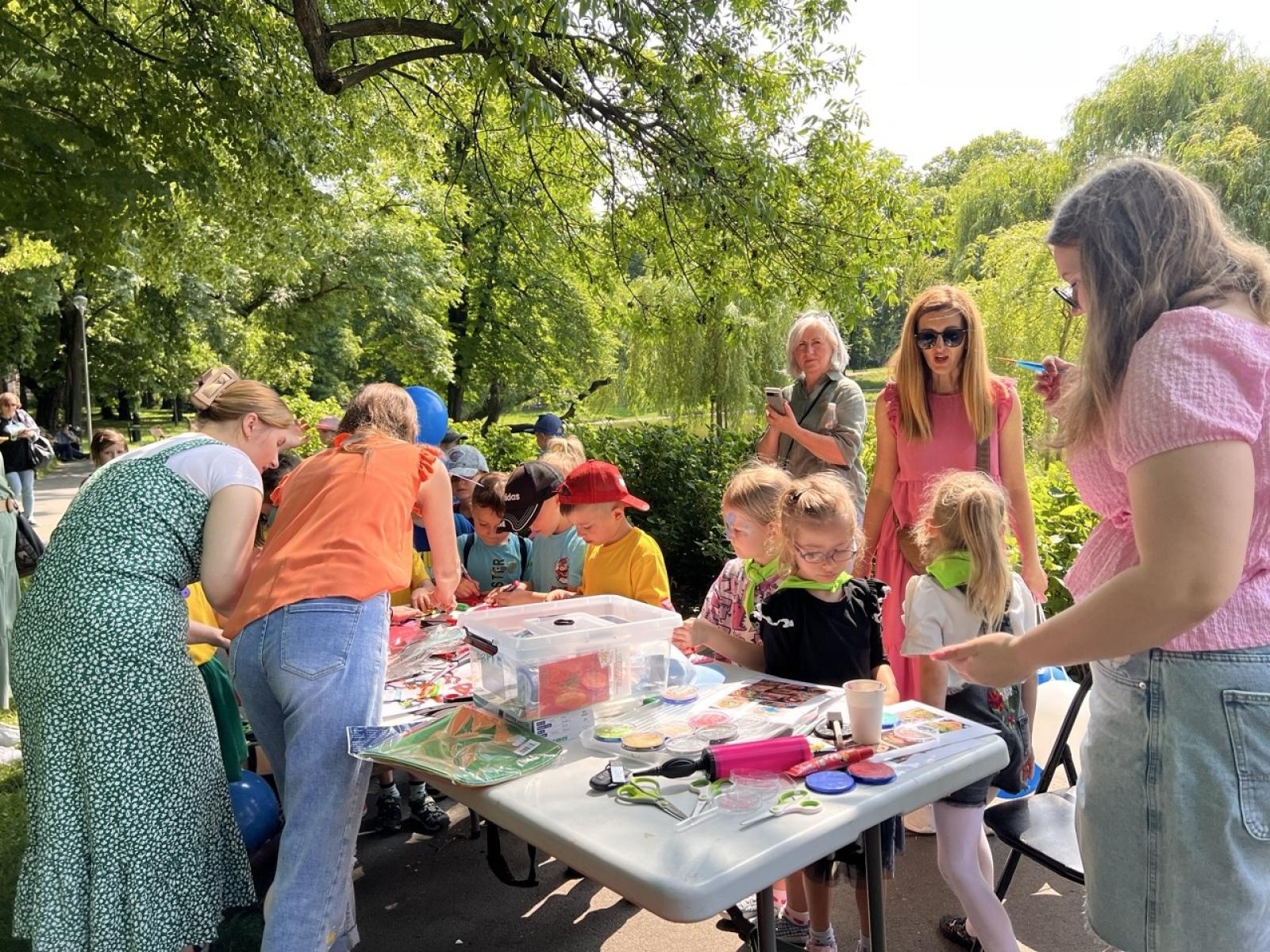 Zdjęcie w galerii na portalu naszraciborz.pl: IV Festiwal Piosenki i Sportu w Raciborzu – radość, ruch i kreatywność w Parku im. Miasta Roth wiadomości z regionu