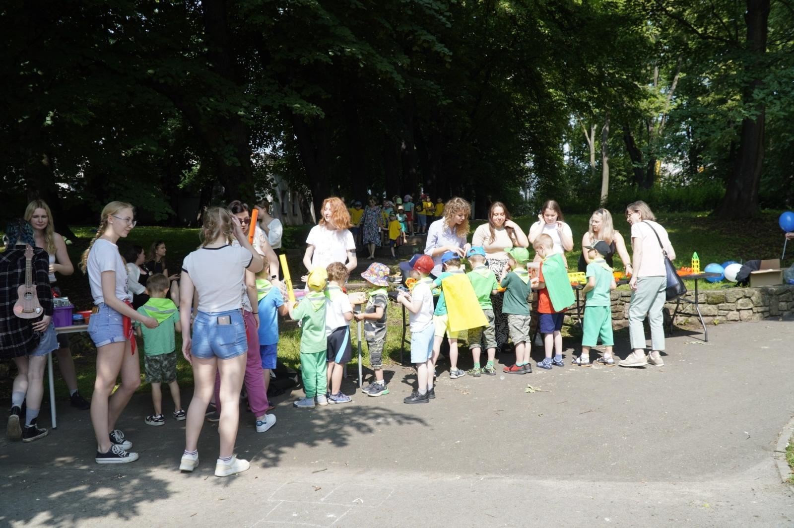 Zdjęcie w galerii na portalu naszraciborz.pl: IV Festiwal Piosenki i Sportu w Raciborzu – radość, ruch i kreatywność w Parku im. Miasta Roth wiadomości z regionu