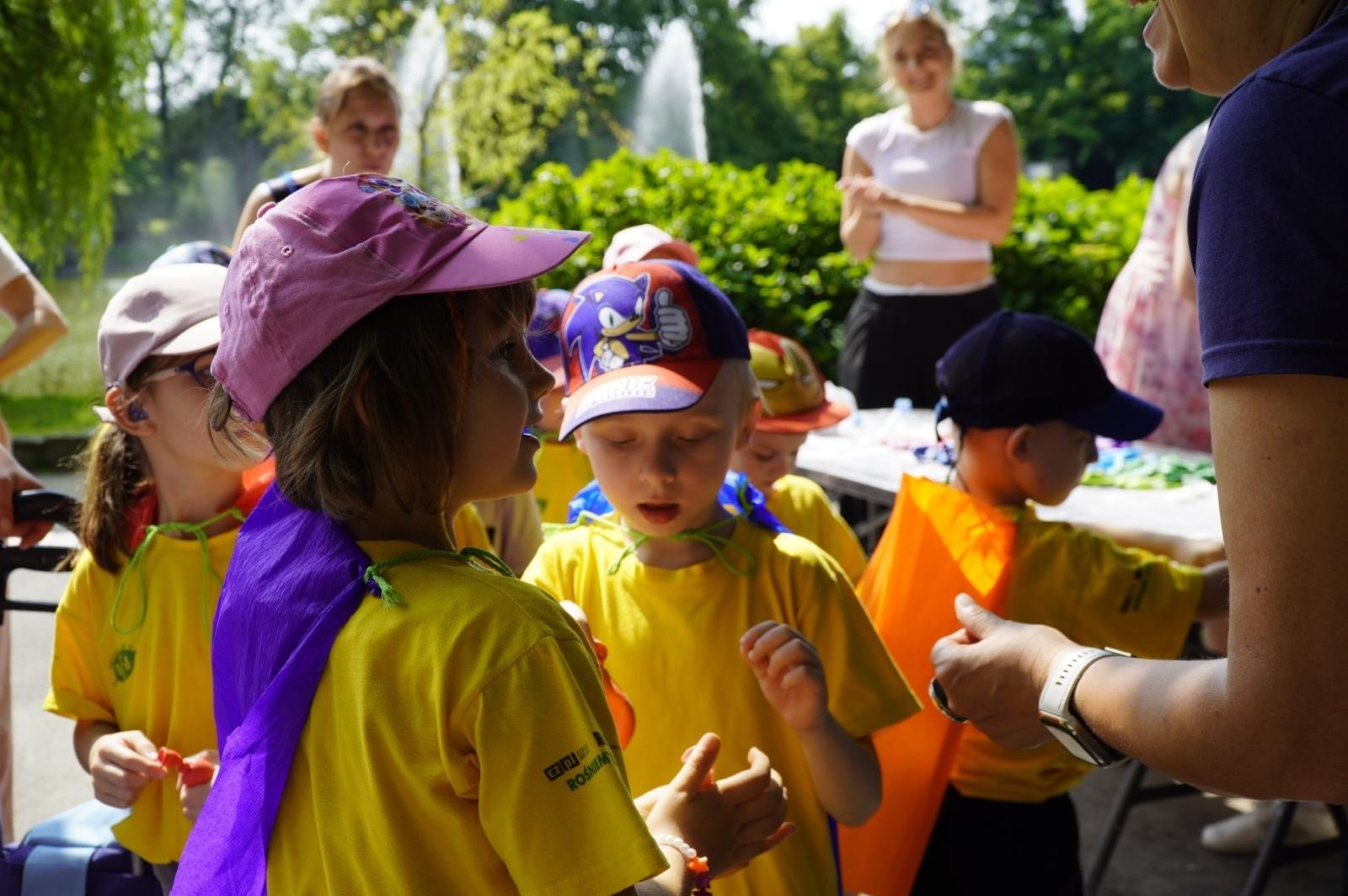 Zdjęcie w galerii na portalu naszraciborz.pl: IV Festiwal Piosenki i Sportu w Raciborzu – radość, ruch i kreatywność w Parku im. Miasta Roth wiadomości z regionu