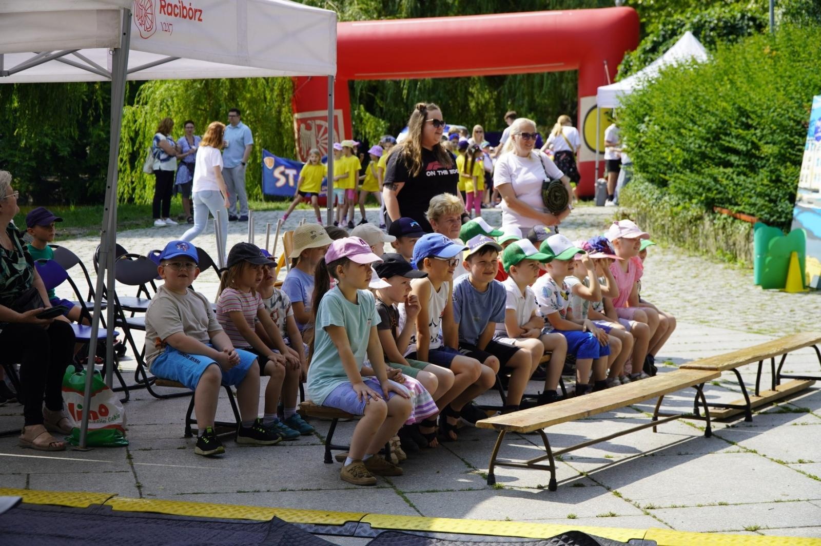 Zdjęcie w galerii na portalu naszraciborz.pl: IV Festiwal Piosenki i Sportu w Raciborzu – radość, ruch i kreatywność w Parku im. Miasta Roth wiadomości z regionu