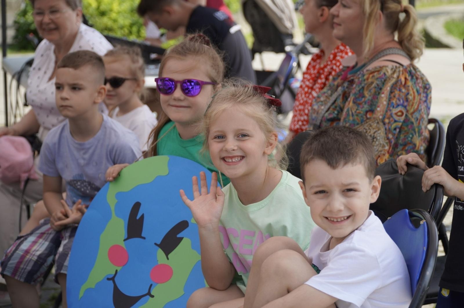 Zdjęcie w galerii na portalu naszraciborz.pl: IV Festiwal Piosenki i Sportu w Raciborzu – radość, ruch i kreatywność w Parku im. Miasta Roth wiadomości z regionu