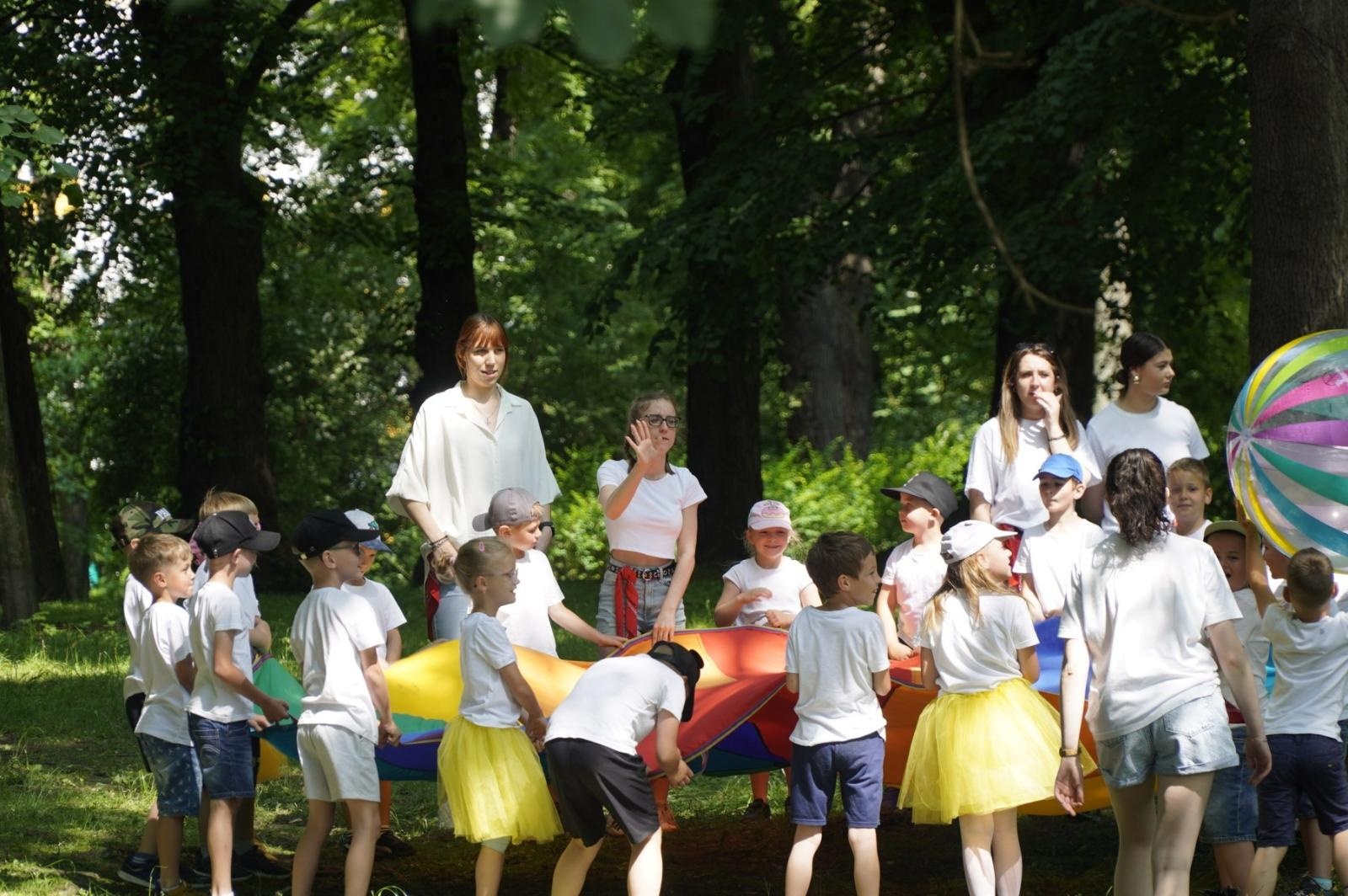 Zdjęcie w galerii na portalu naszraciborz.pl: IV Festiwal Piosenki i Sportu w Raciborzu – radość, ruch i kreatywność w Parku im. Miasta Roth wiadomości z regionu