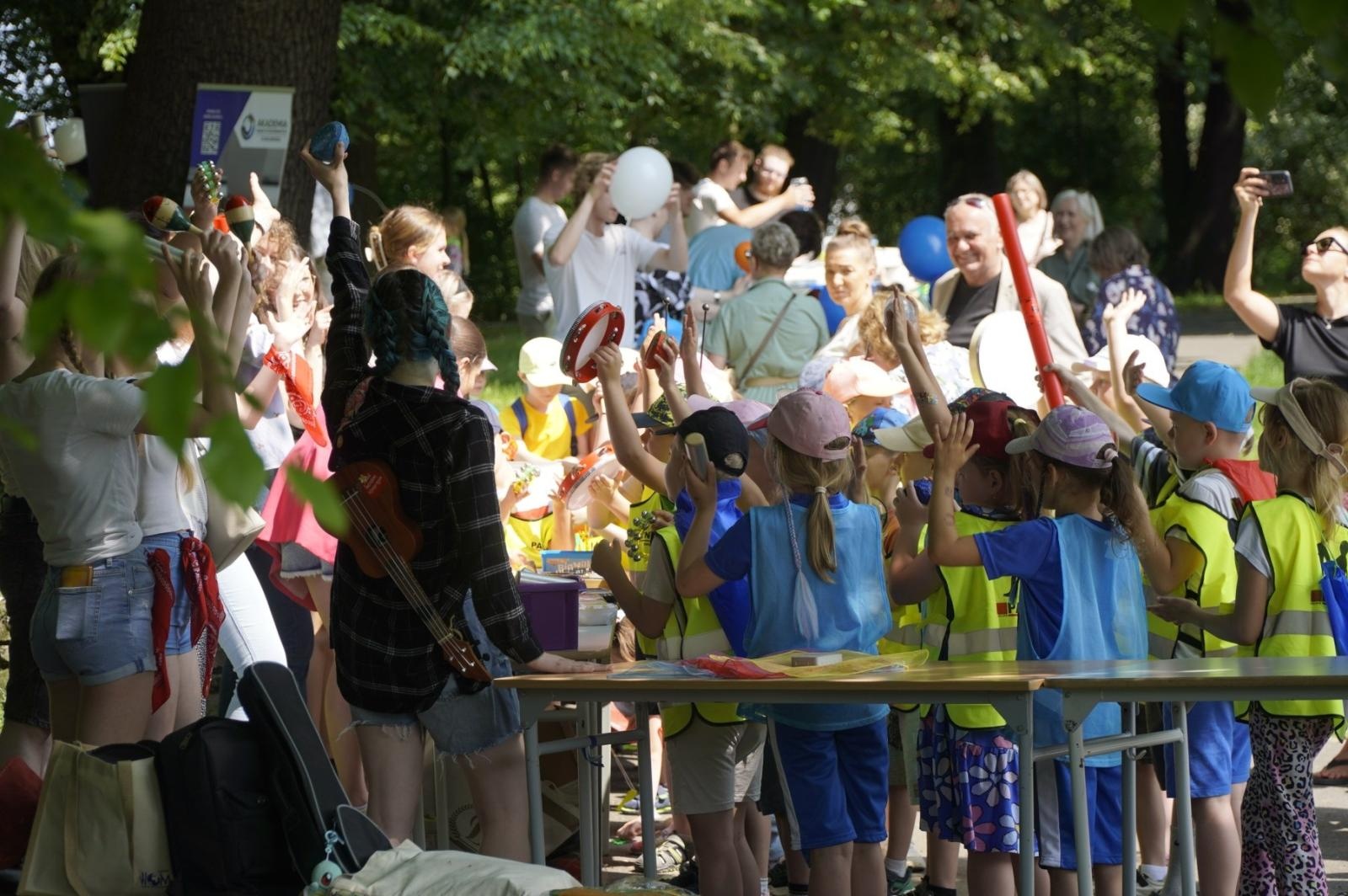 Zdjęcie w galerii na portalu naszraciborz.pl: IV Festiwal Piosenki i Sportu w Raciborzu – radość, ruch i kreatywność w Parku im. Miasta Roth wiadomości z regionu