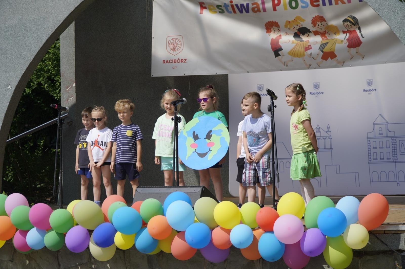 Zdjęcie w galerii na portalu naszraciborz.pl: IV Festiwal Piosenki i Sportu w Raciborzu – radość, ruch i kreatywność w Parku im. Miasta Roth wiadomości z regionu