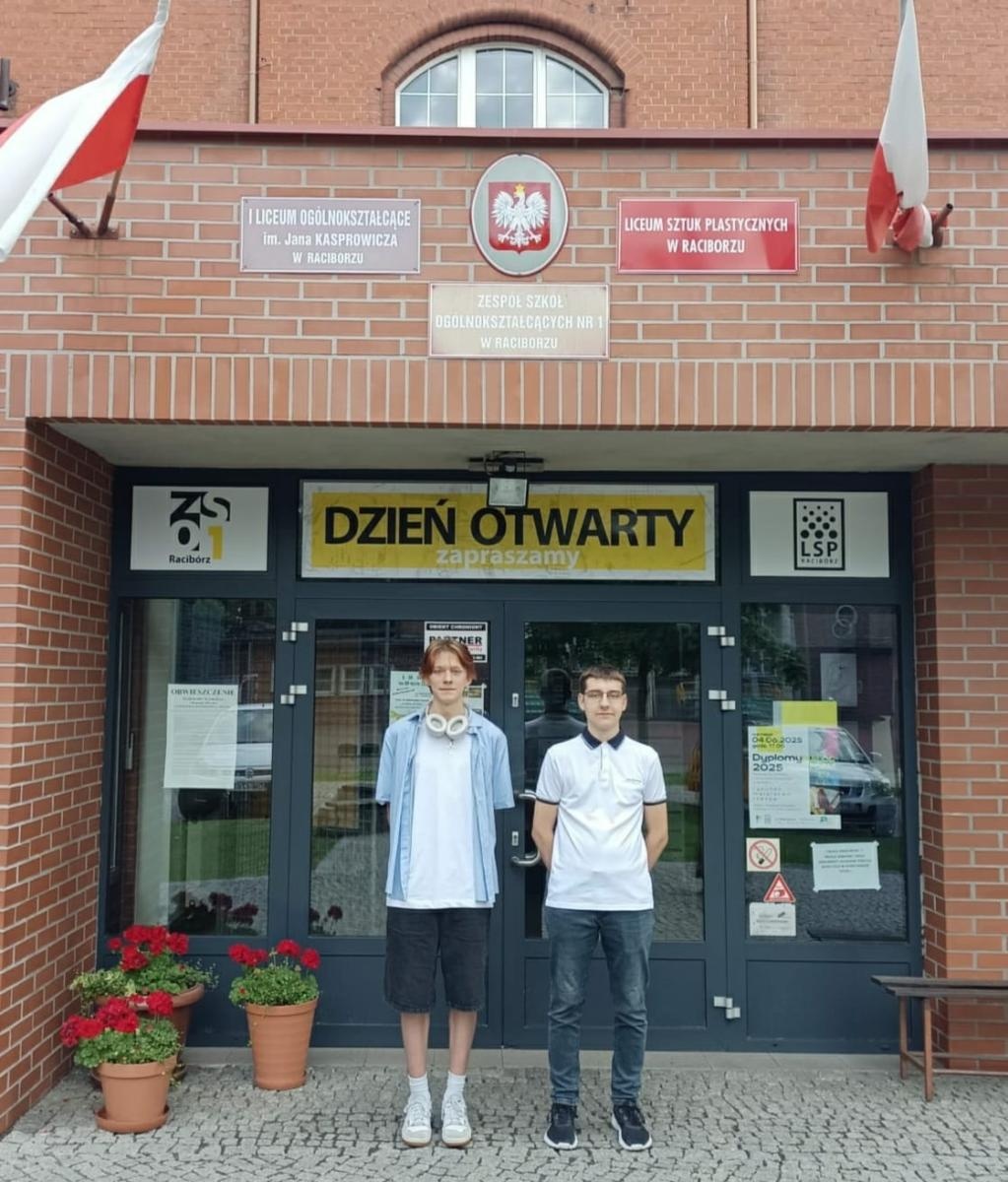 Zdjęcie w galerii na portalu naszraciborz.pl: Od pasji do sukcesu – naukowe trofea uczniów LO1 wiadomości z regionu