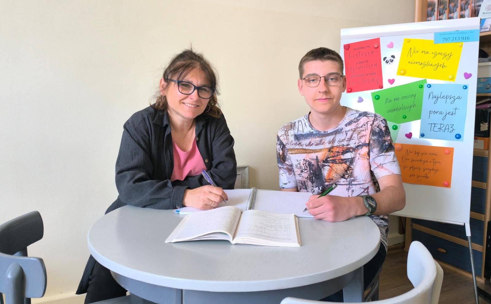 Zdjęcie w galerii na portalu naszraciborz.pl: Od pasji do sukcesu – naukowe trofea uczniów LO1 wiadomości z regionu