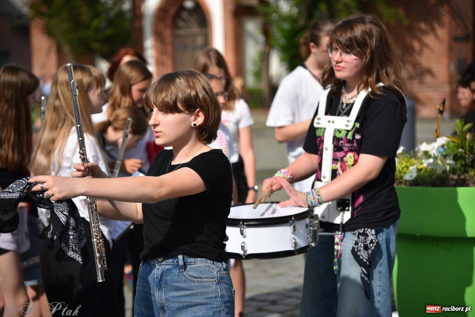 Zdjęcie w galerii na portalu naszraciborz.pl: Muzyczny flash mob na rynku w Raciborzu [FOTO i WIDEO] wiadomości z regionu