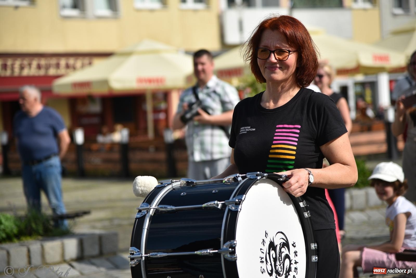 Zdjęcie w galerii na portalu naszraciborz.pl: Muzyczny flash mob na rynku w Raciborzu [FOTO i WIDEO] wiadomości z regionu