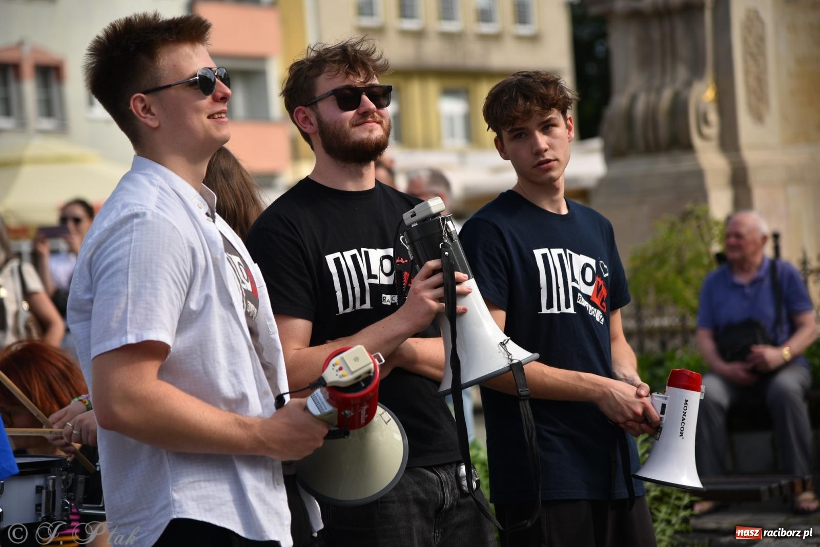 Zdjęcie w galerii na portalu naszraciborz.pl: Muzyczny flash mob na rynku w Raciborzu [FOTO i WIDEO] wiadomości z regionu