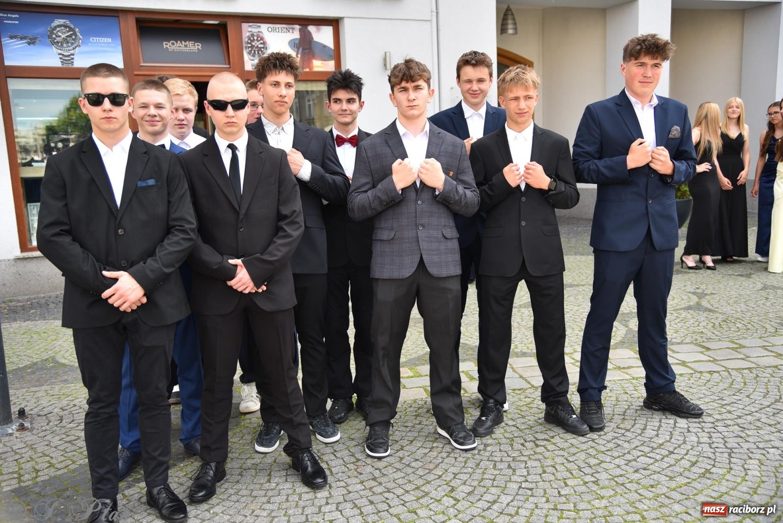 Zdjęcie w galerii na portalu naszraciborz.pl: Polonez ósmoklasistów z SP 18 na raciborskim rynku [FOTO i WIDEO] wiadomości z regionu