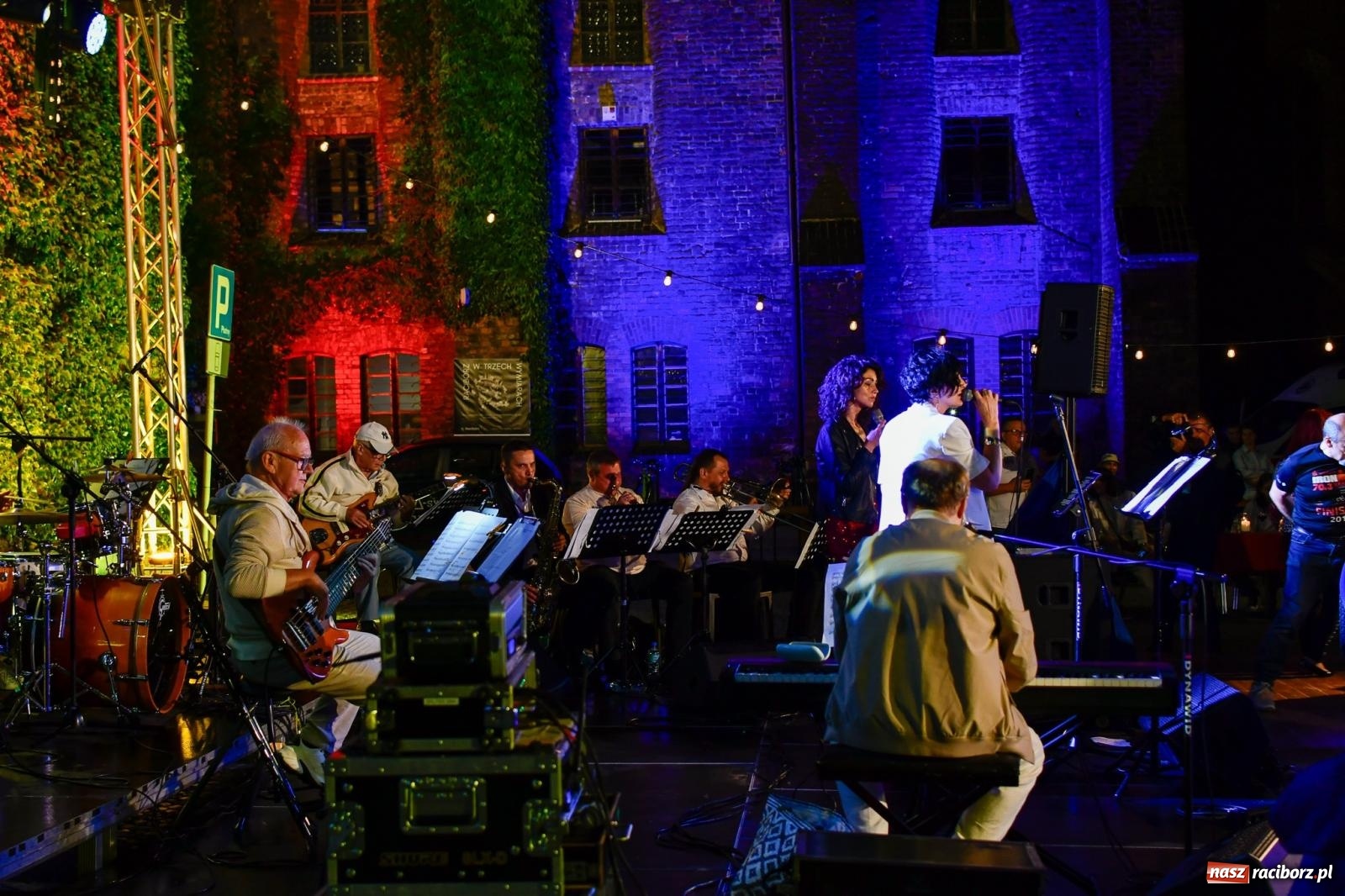 Zdjęcie w galerii na portalu naszraciborz.pl: Potańcówka na OFCE: Kraków Street Band i dancing pod Tęczową w klimatach swingowych wiadomości z regionu