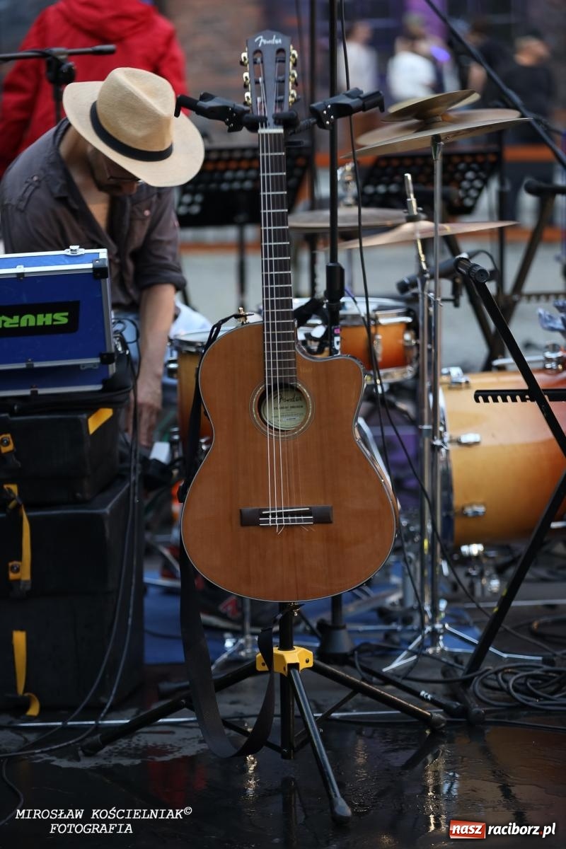 Zdjęcie w galerii na portalu naszraciborz.pl: Potańcówka na OFCE: Kraków Street Band i dancing pod Tęczową w klimatach swingowych wiadomości z regionu