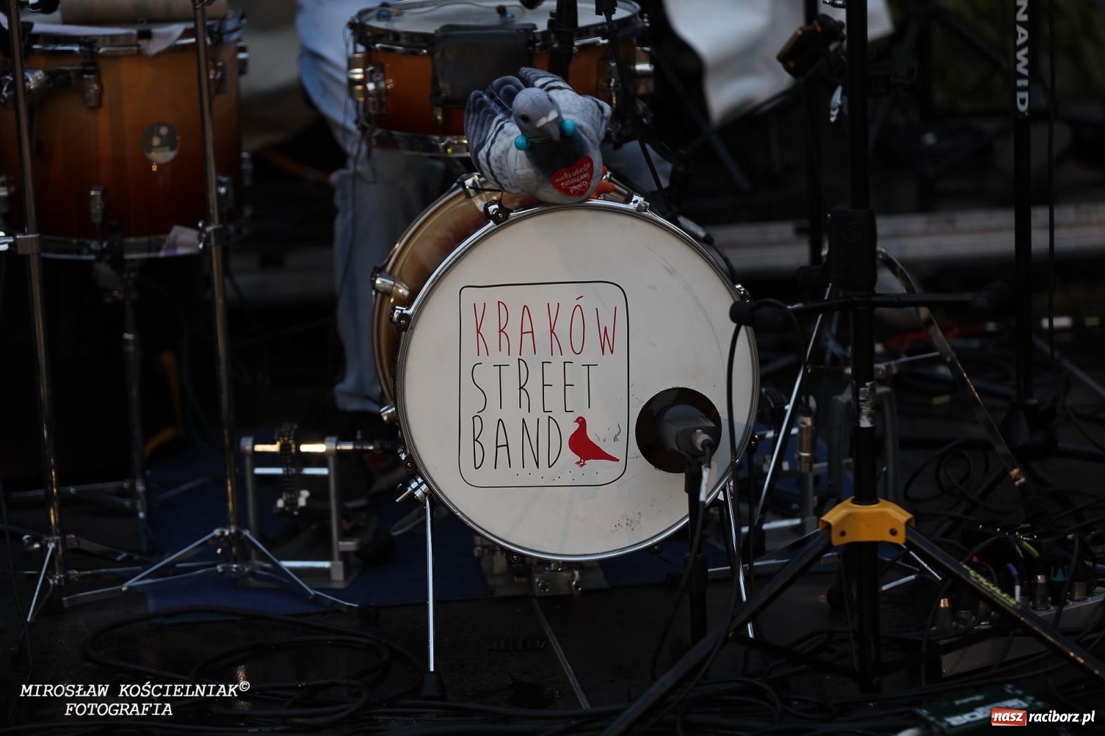 Zdjęcie w galerii na portalu naszraciborz.pl: Potańcówka na OFCE: Kraków Street Band i dancing pod Tęczową w klimatach swingowych wiadomości z regionu