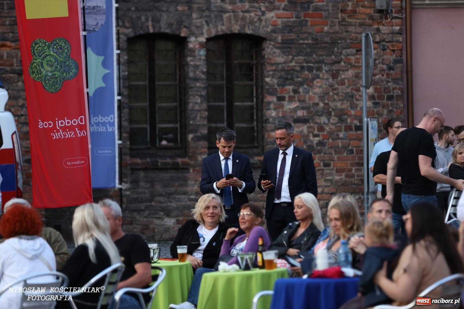 Zdjęcie w galerii na portalu naszraciborz.pl: Potańcówka na OFCE: Kraków Street Band i dancing pod Tęczową w klimatach swingowych wiadomości z regionu