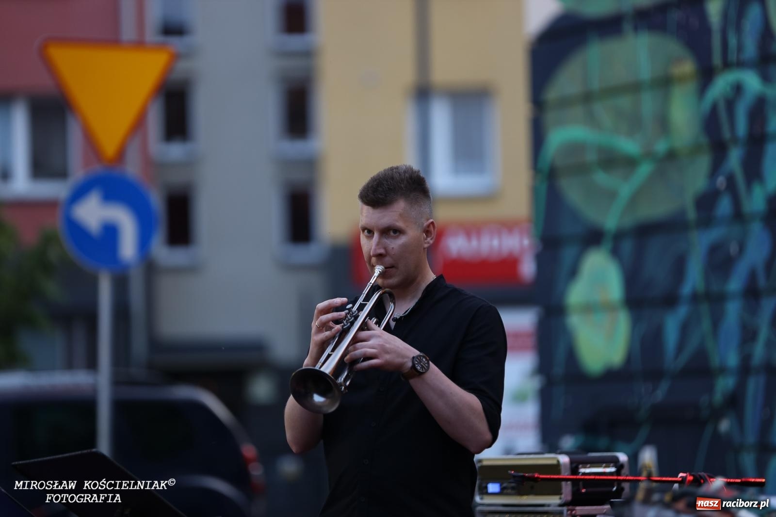 Zdjęcie w galerii na portalu naszraciborz.pl: Potańcówka na OFCE: Kraków Street Band i dancing pod Tęczową w klimatach swingowych wiadomości z regionu