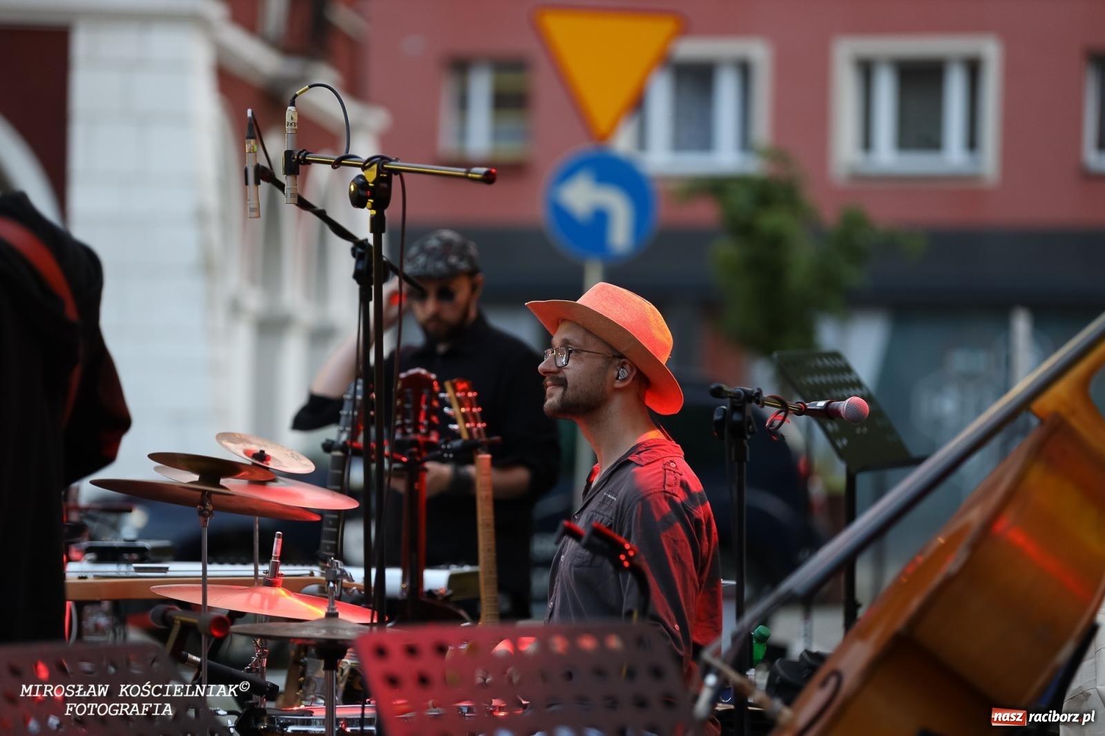 Zdjęcie w galerii na portalu naszraciborz.pl: Potańcówka na OFCE: Kraków Street Band i dancing pod Tęczową w klimatach swingowych wiadomości z regionu