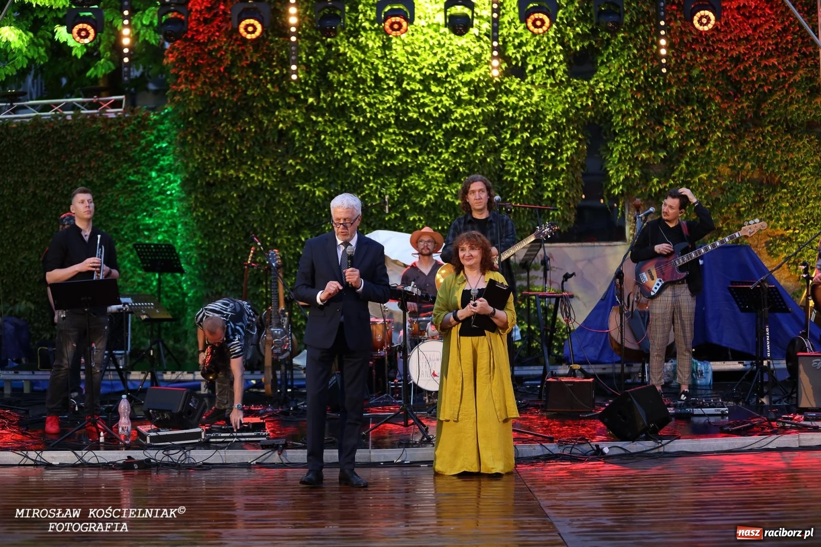 Zdjęcie w galerii na portalu naszraciborz.pl: Potańcówka na OFCE: Kraków Street Band i dancing pod Tęczową w klimatach swingowych wiadomości z regionu