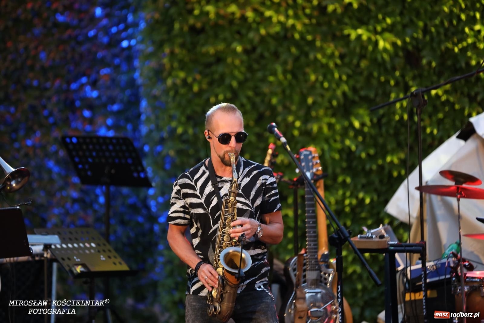 Zdjęcie w galerii na portalu naszraciborz.pl: Potańcówka na OFCE: Kraków Street Band i dancing pod Tęczową w klimatach swingowych wiadomości z regionu
