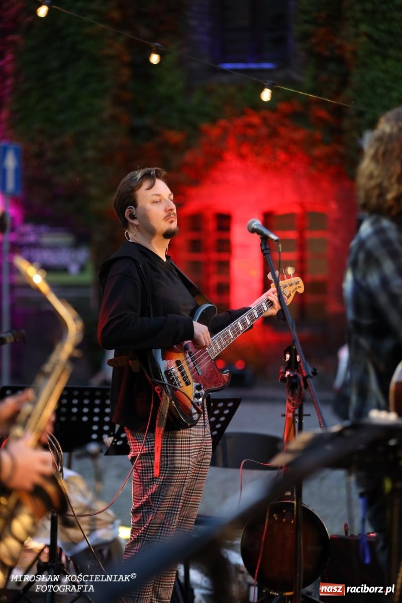 Zdjęcie w galerii na portalu naszraciborz.pl: Potańcówka na OFCE: Kraków Street Band i dancing pod Tęczową w klimatach swingowych wiadomości z regionu