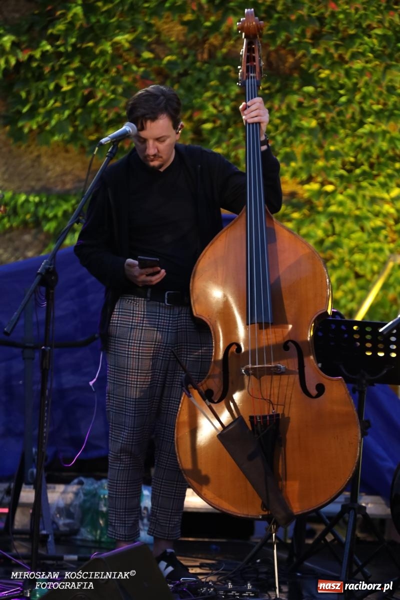 Zdjęcie w galerii na portalu naszraciborz.pl: Potańcówka na OFCE: Kraków Street Band i dancing pod Tęczową w klimatach swingowych wiadomości z regionu