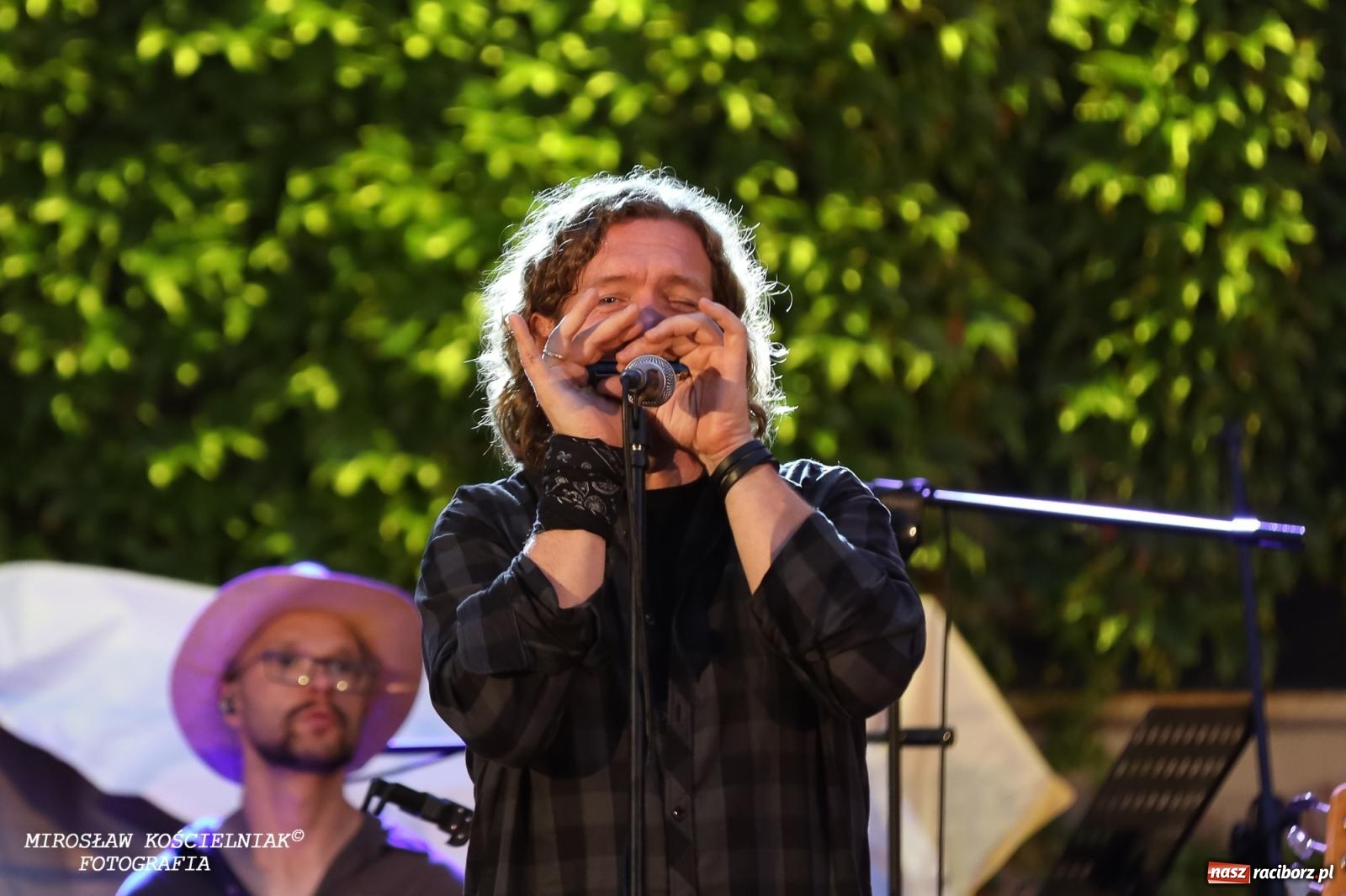 Zdjęcie w galerii na portalu naszraciborz.pl: Potańcówka na OFCE: Kraków Street Band i dancing pod Tęczową w klimatach swingowych wiadomości z regionu