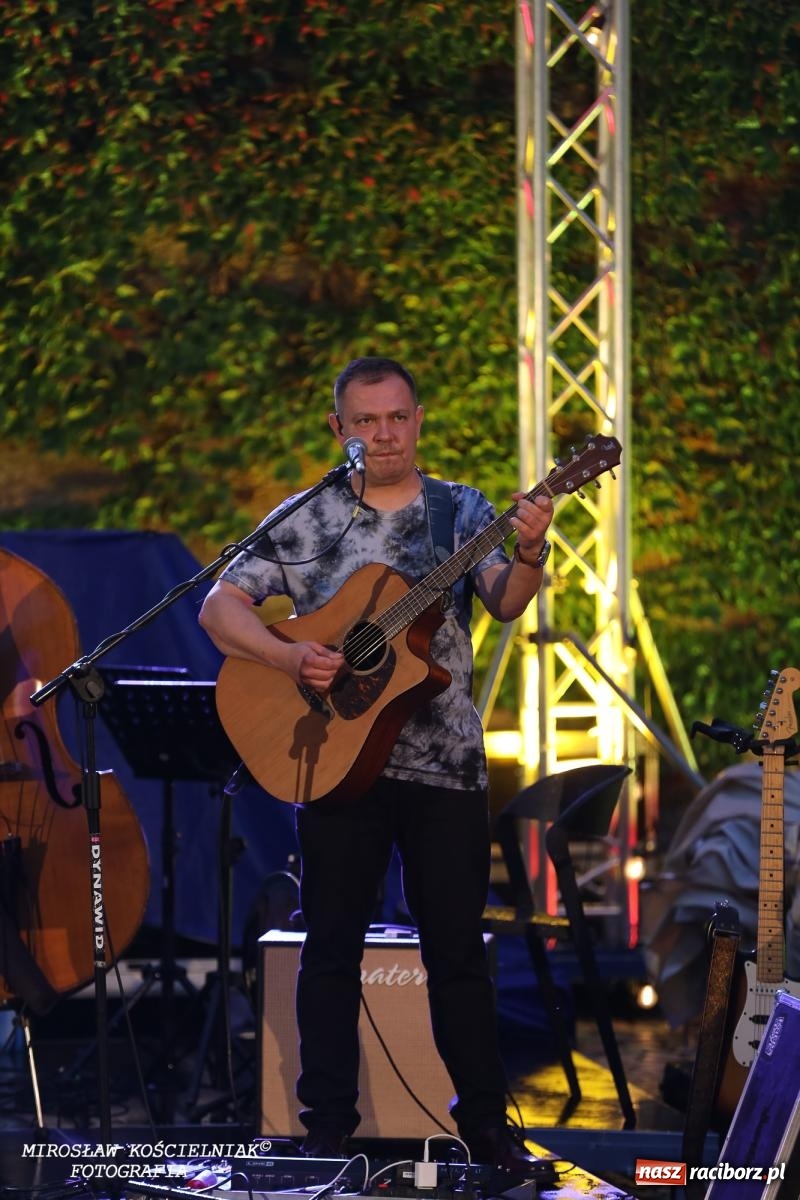 Zdjęcie w galerii na portalu naszraciborz.pl: Potańcówka na OFCE: Kraków Street Band i dancing pod Tęczową w klimatach swingowych wiadomości z regionu