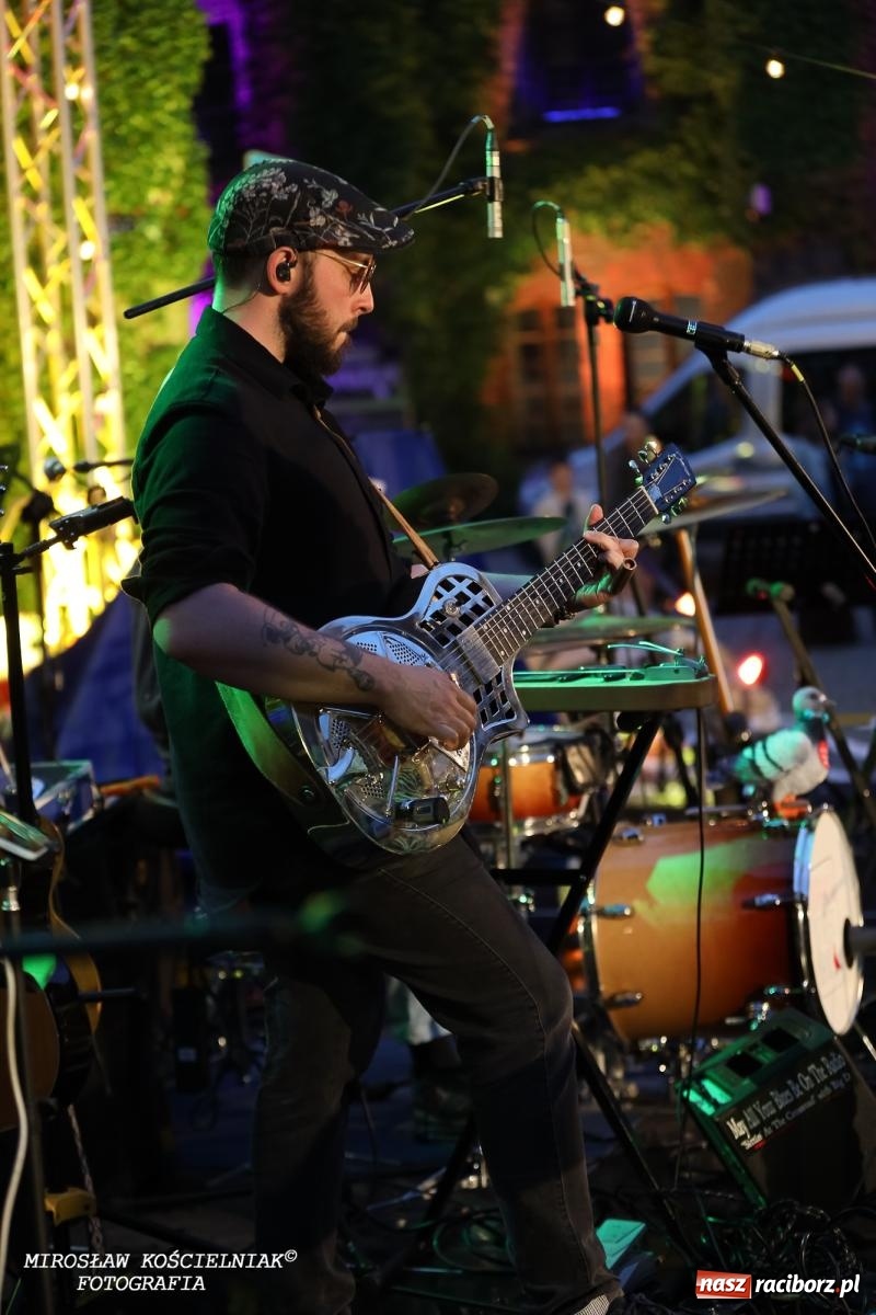 Zdjęcie w galerii na portalu naszraciborz.pl: Potańcówka na OFCE: Kraków Street Band i dancing pod Tęczową w klimatach swingowych wiadomości z regionu