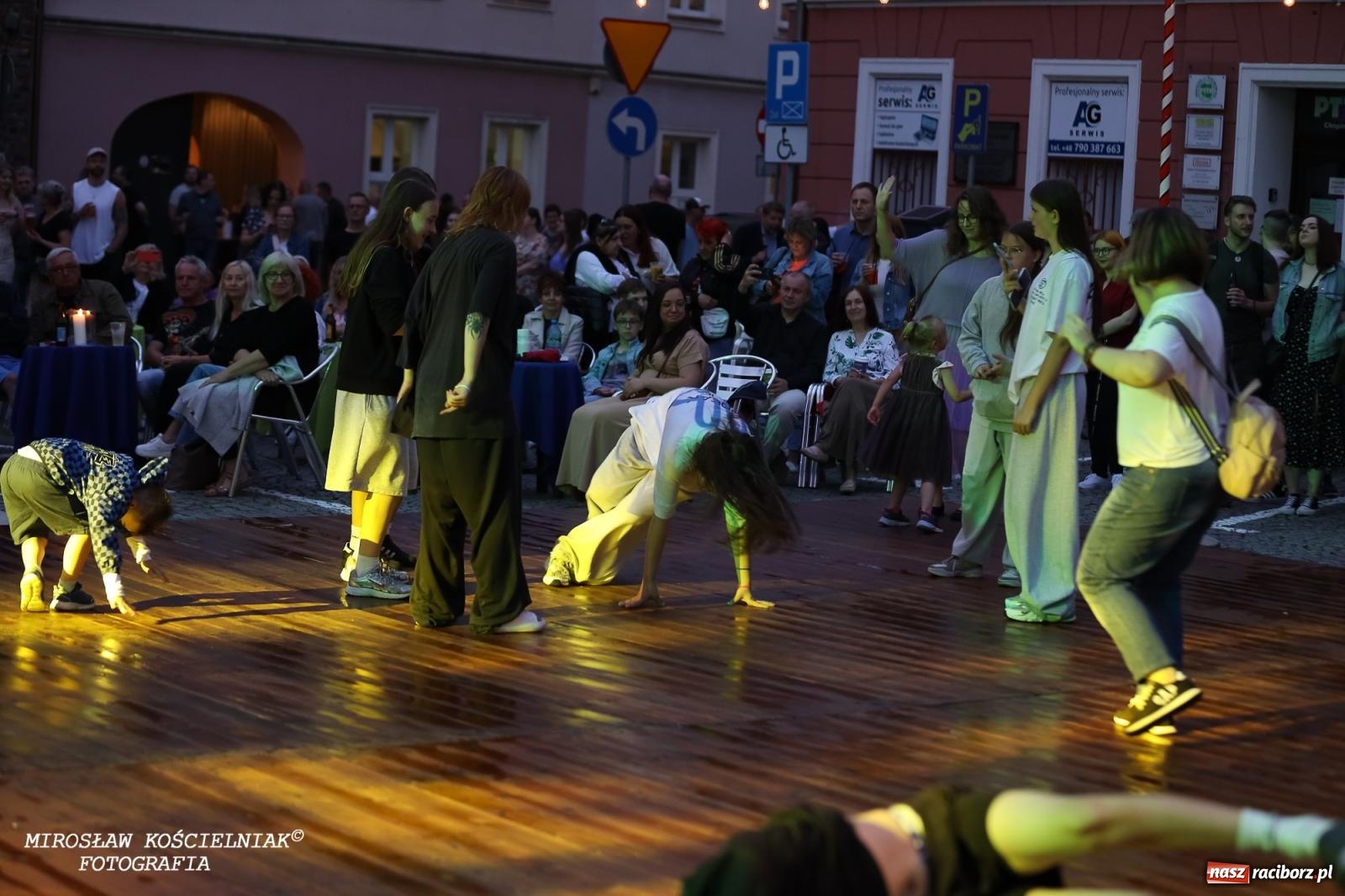 Zdjęcie w galerii na portalu naszraciborz.pl: Potańcówka na OFCE: Kraków Street Band i dancing pod Tęczową w klimatach swingowych wiadomości z regionu