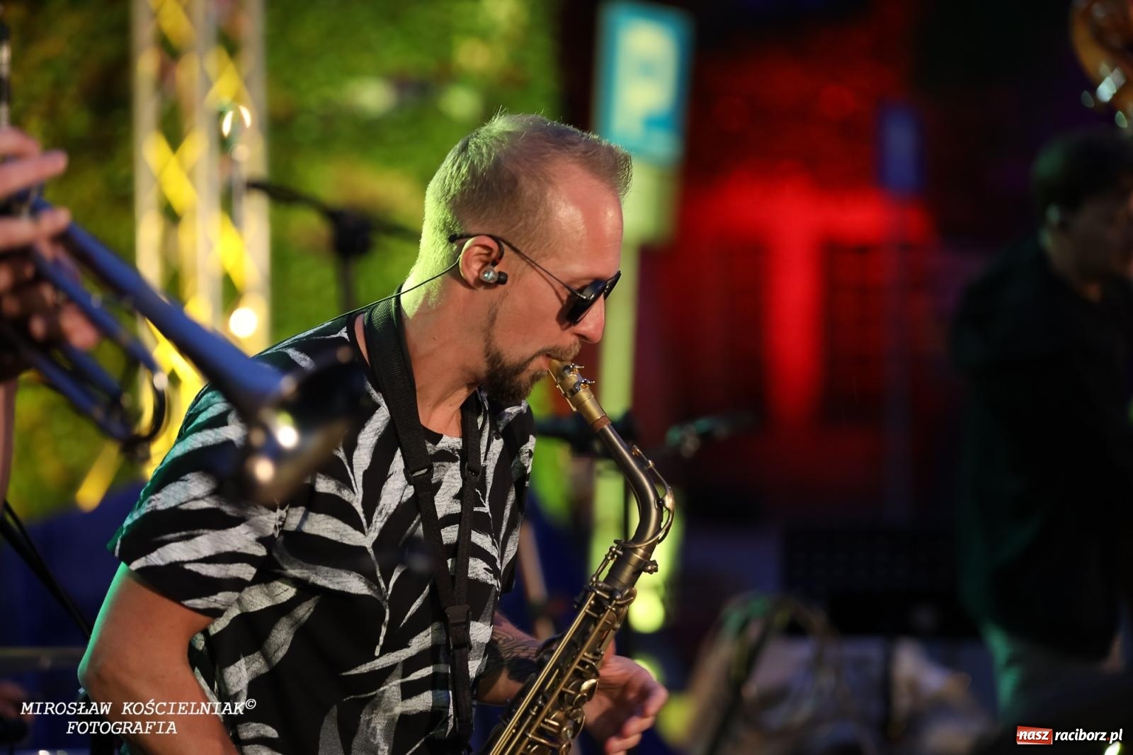 Zdjęcie w galerii na portalu naszraciborz.pl: Potańcówka na OFCE: Kraków Street Band i dancing pod Tęczową w klimatach swingowych wiadomości z regionu