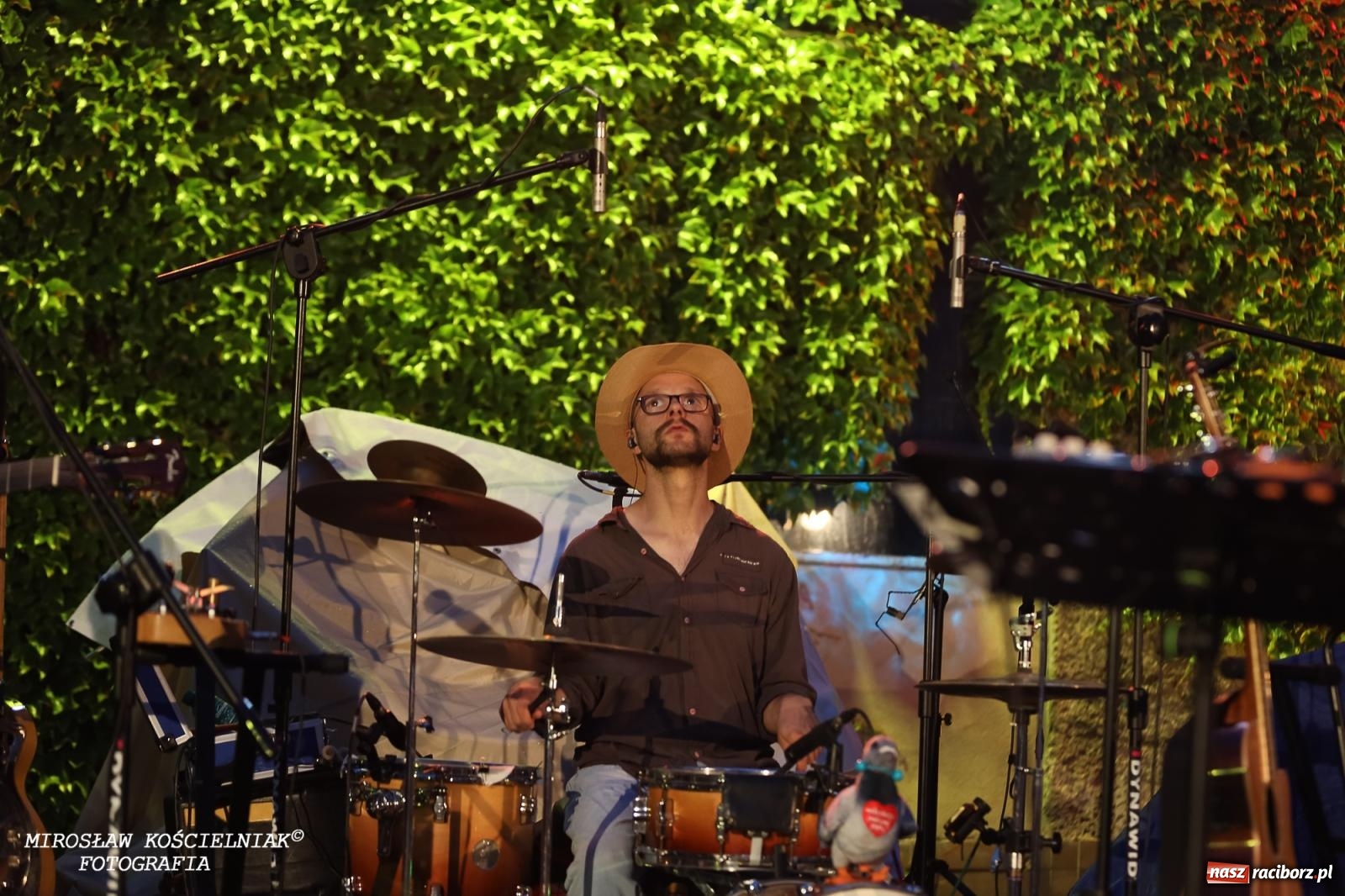 Zdjęcie w galerii na portalu naszraciborz.pl: Potańcówka na OFCE: Kraków Street Band i dancing pod Tęczową w klimatach swingowych wiadomości z regionu