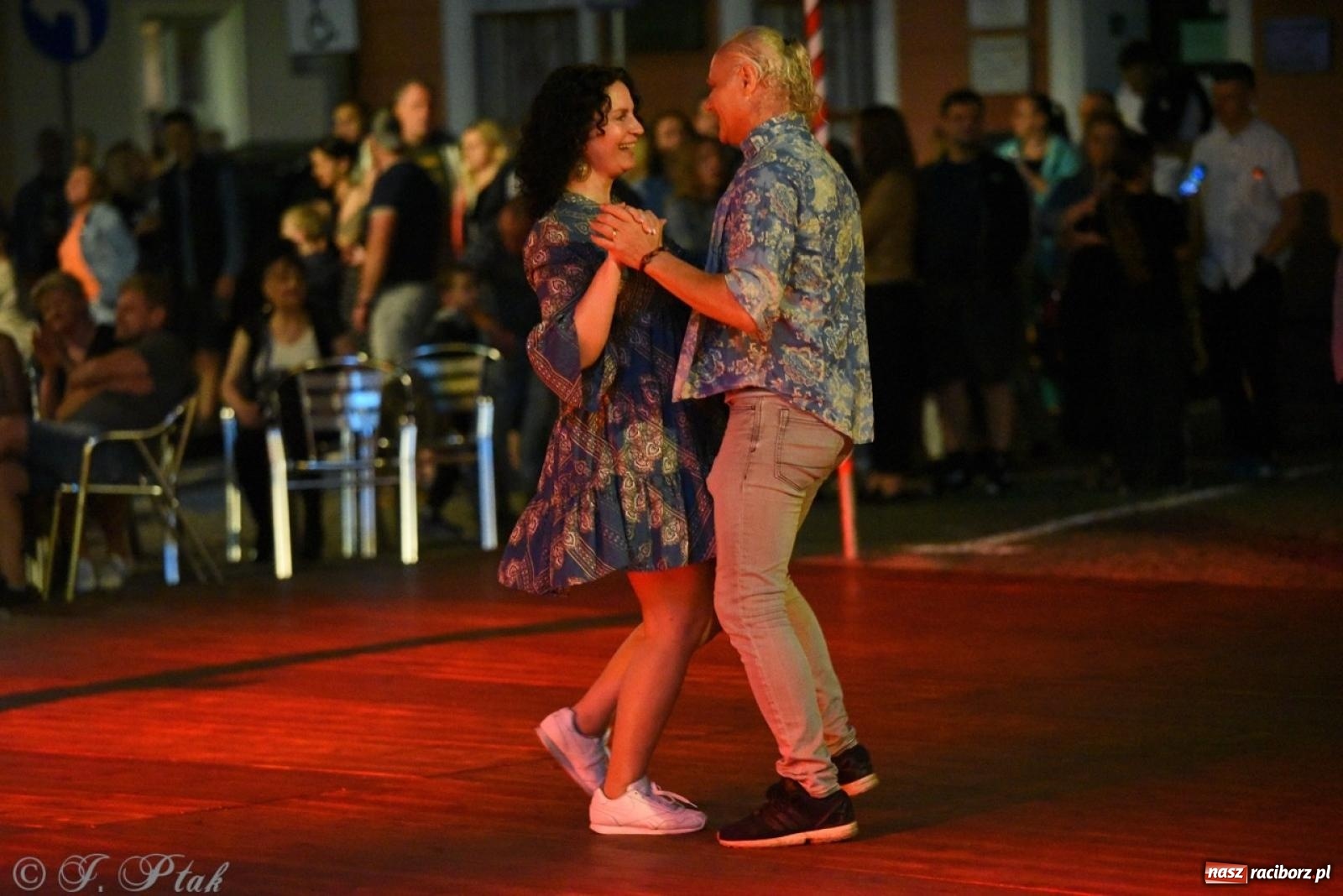 Zdjęcie w galerii na portalu naszraciborz.pl: Potańcówka na OFCE: Kraków Street Band i dancing pod Tęczową w klimatach swingowych wiadomości z regionu