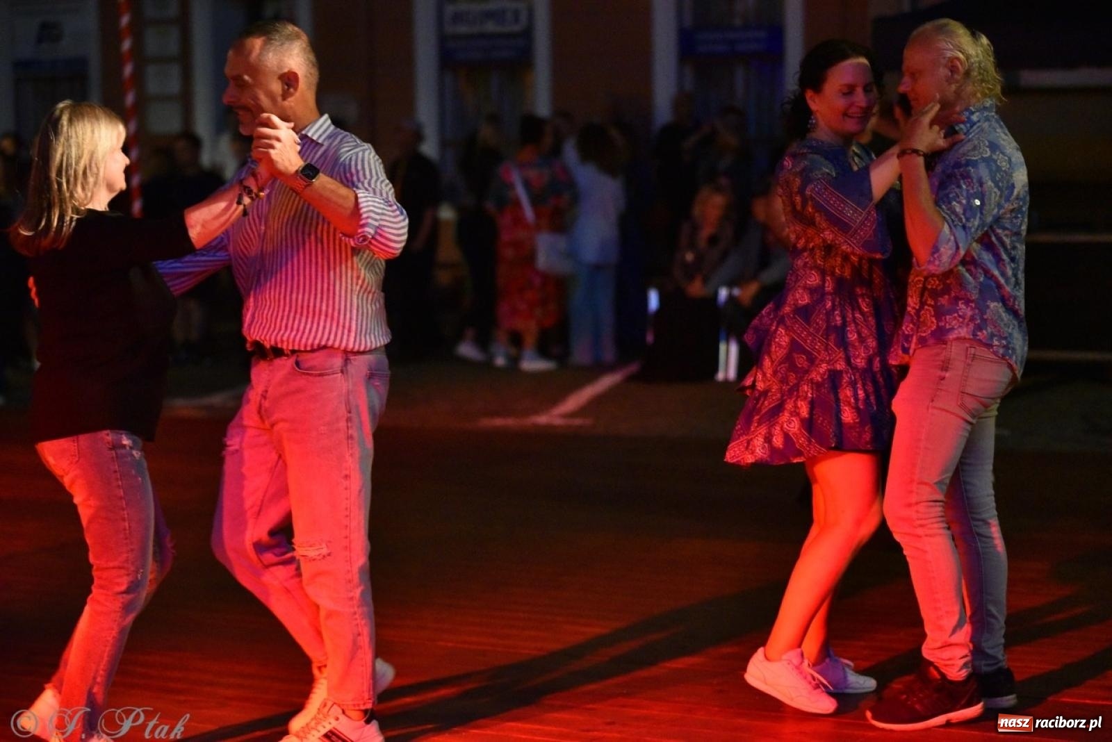 Zdjęcie w galerii na portalu naszraciborz.pl: Potańcówka na OFCE: Kraków Street Band i dancing pod Tęczową w klimatach swingowych wiadomości z regionu