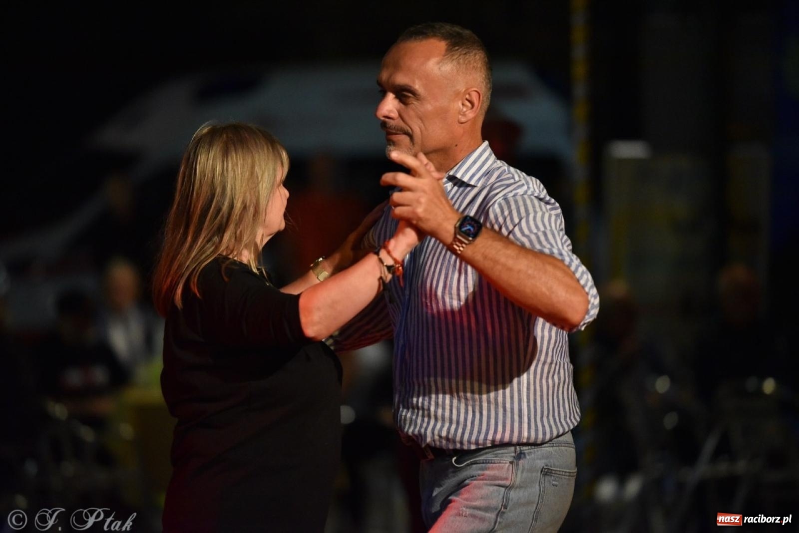 Zdjęcie w galerii na portalu naszraciborz.pl: Potańcówka na OFCE: Kraków Street Band i dancing pod Tęczową w klimatach swingowych wiadomości z regionu