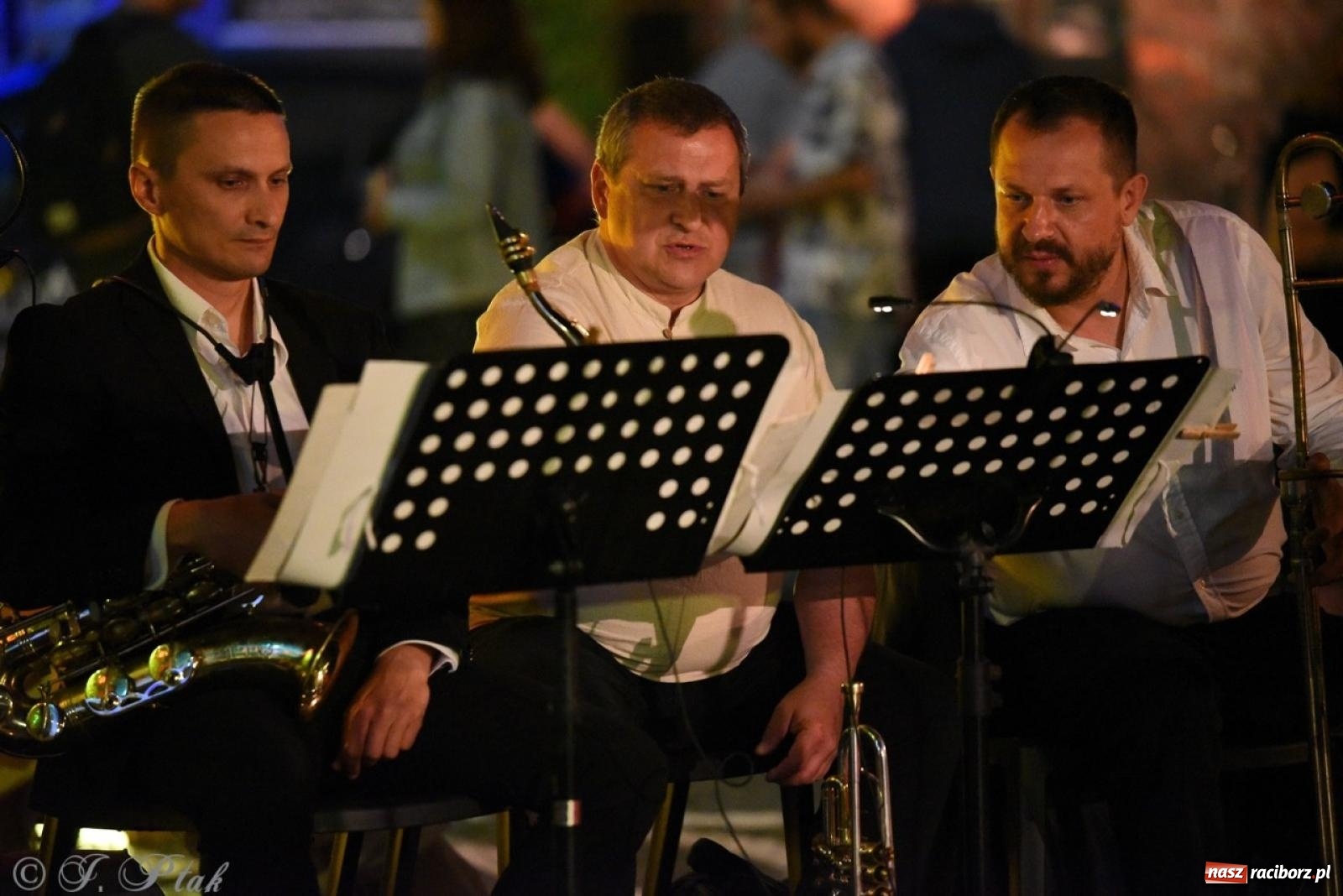 Zdjęcie w galerii na portalu naszraciborz.pl: Potańcówka na OFCE: Kraków Street Band i dancing pod Tęczową w klimatach swingowych wiadomości z regionu