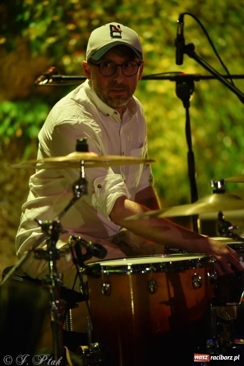 Zdjęcie w galerii na portalu naszraciborz.pl: Potańcówka na OFCE: Kraków Street Band i dancing pod Tęczową w klimatach swingowych wiadomości z regionu