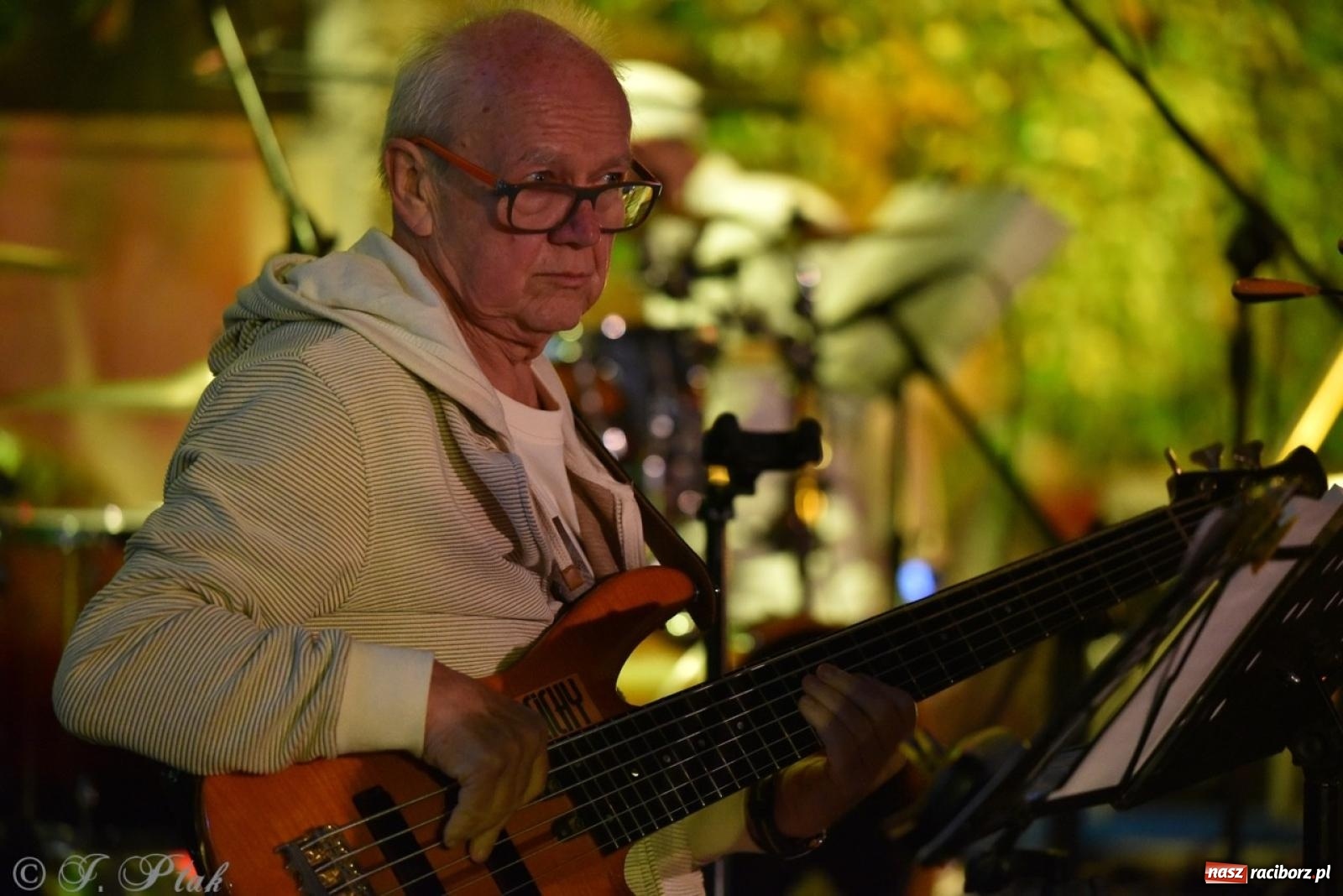 Zdjęcie w galerii na portalu naszraciborz.pl: Potańcówka na OFCE: Kraków Street Band i dancing pod Tęczową w klimatach swingowych wiadomości z regionu
