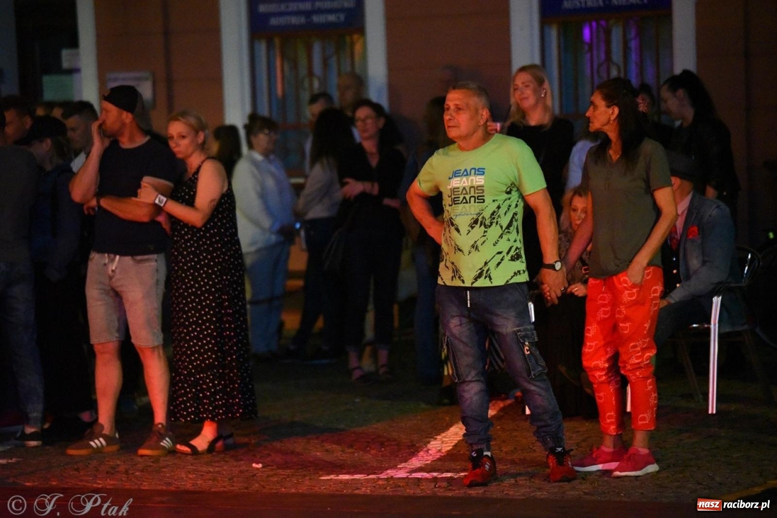 Zdjęcie w galerii na portalu naszraciborz.pl: Potańcówka na OFCE: Kraków Street Band i dancing pod Tęczową w klimatach swingowych wiadomości z regionu
