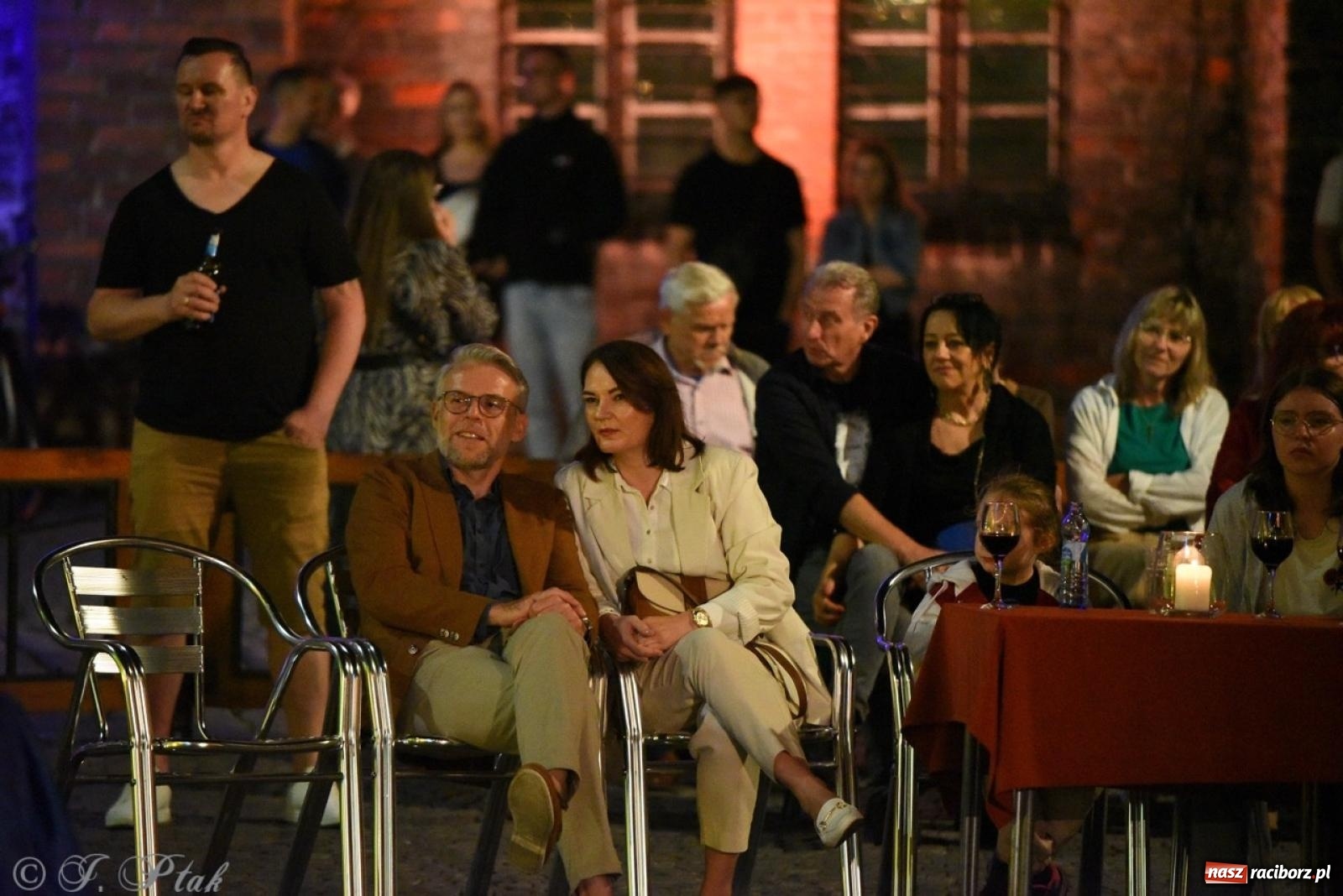 Zdjęcie w galerii na portalu naszraciborz.pl: Potańcówka na OFCE: Kraków Street Band i dancing pod Tęczową w klimatach swingowych wiadomości z regionu