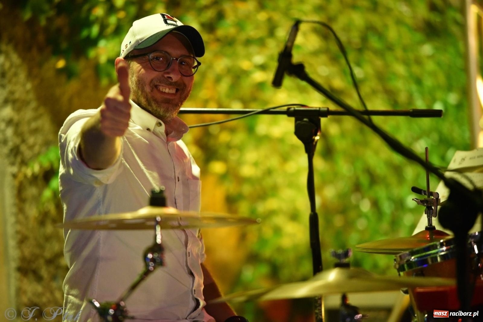 Zdjęcie w galerii na portalu naszraciborz.pl: Potańcówka na OFCE: Kraków Street Band i dancing pod Tęczową w klimatach swingowych wiadomości z regionu