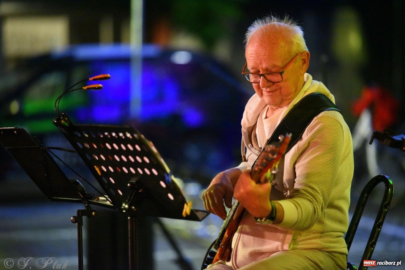 Zdjęcie w galerii na portalu naszraciborz.pl: Potańcówka na OFCE: Kraków Street Band i dancing pod Tęczową w klimatach swingowych wiadomości z regionu