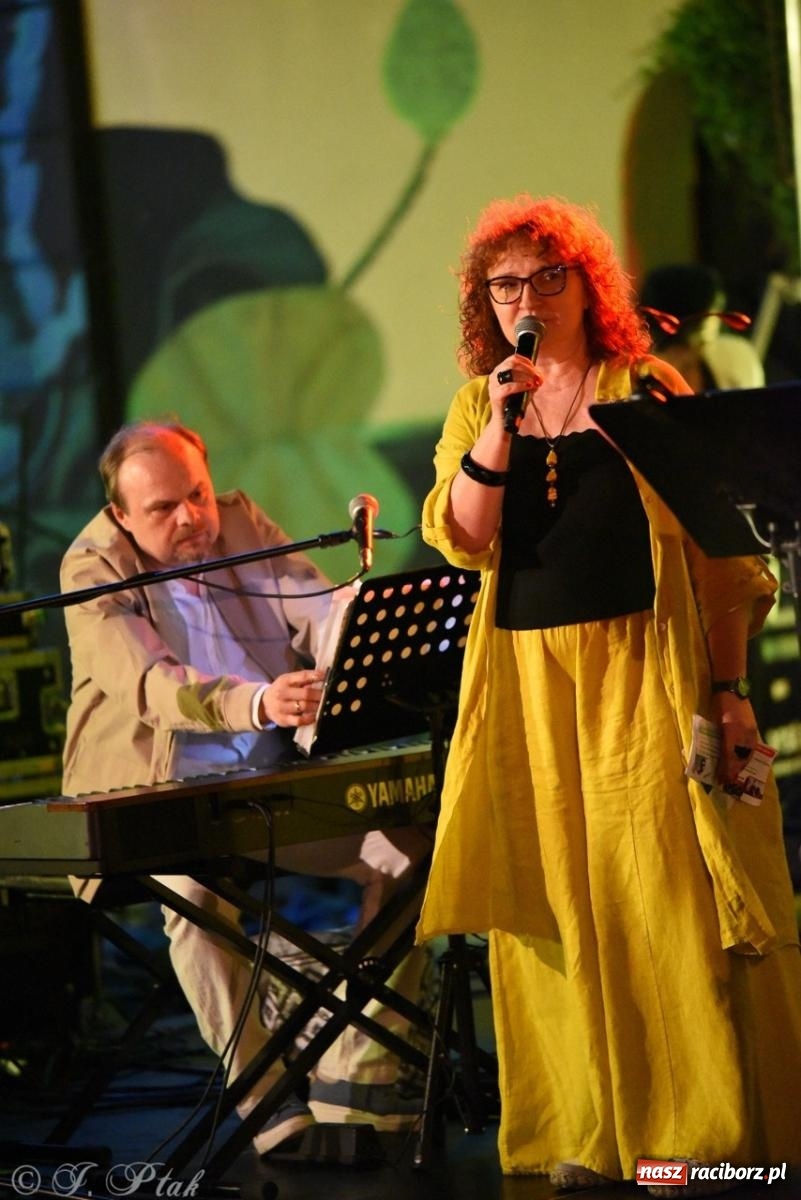 Zdjęcie w galerii na portalu naszraciborz.pl: Potańcówka na OFCE: Kraków Street Band i dancing pod Tęczową w klimatach swingowych wiadomości z regionu