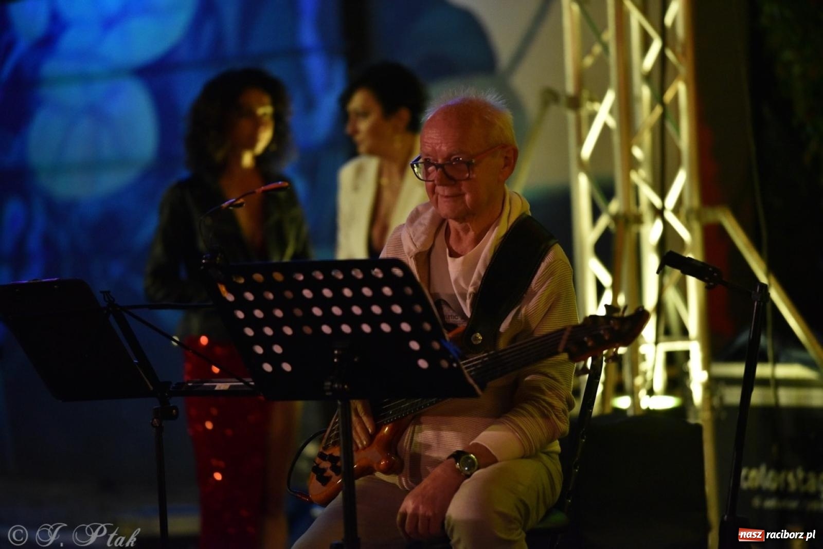 Zdjęcie w galerii na portalu naszraciborz.pl: Potańcówka na OFCE: Kraków Street Band i dancing pod Tęczową w klimatach swingowych wiadomości z regionu