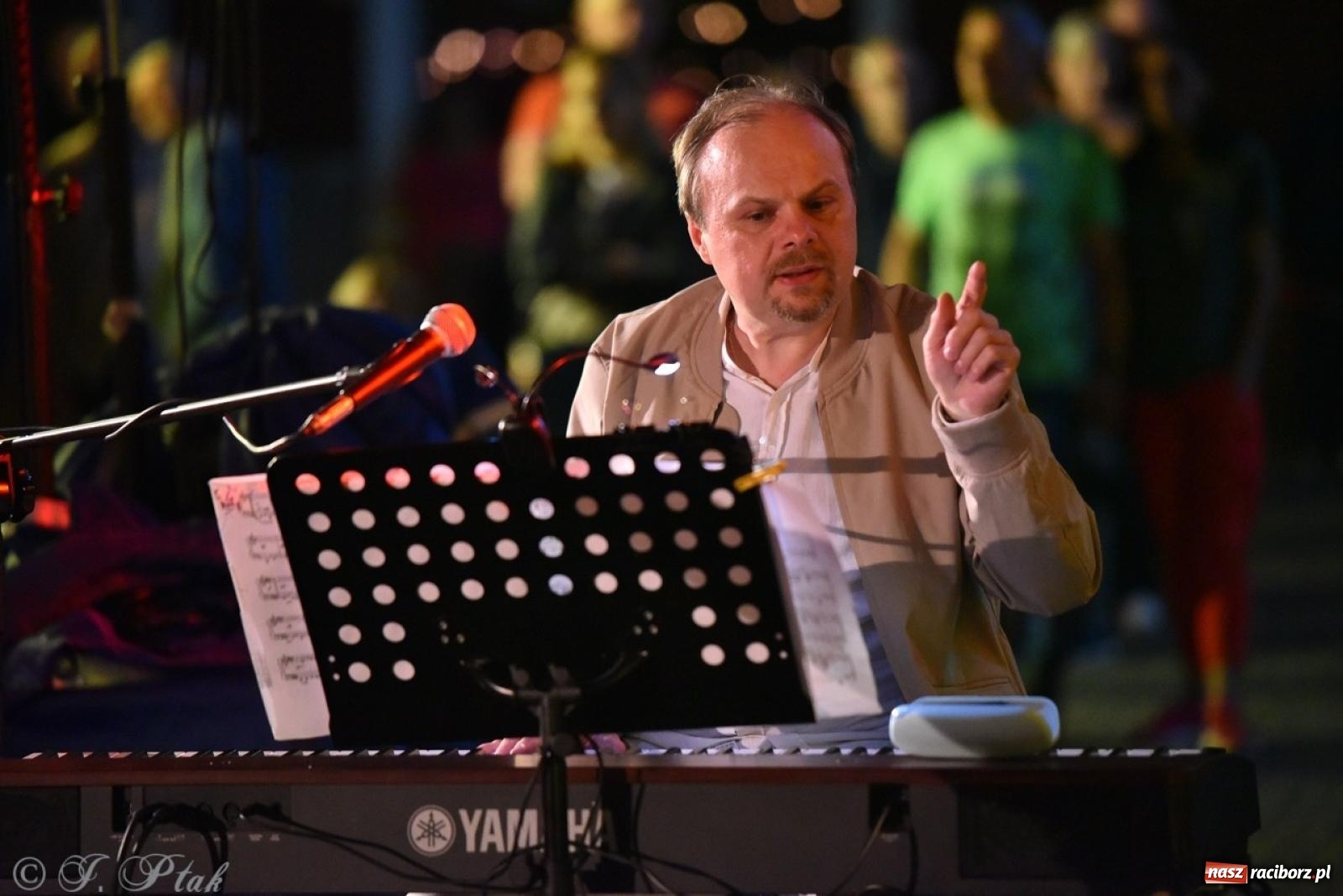 Zdjęcie w galerii na portalu naszraciborz.pl: Potańcówka na OFCE: Kraków Street Band i dancing pod Tęczową w klimatach swingowych wiadomości z regionu