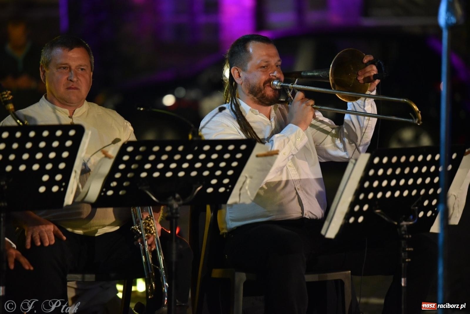 Zdjęcie w galerii na portalu naszraciborz.pl: Potańcówka na OFCE: Kraków Street Band i dancing pod Tęczową w klimatach swingowych wiadomości z regionu