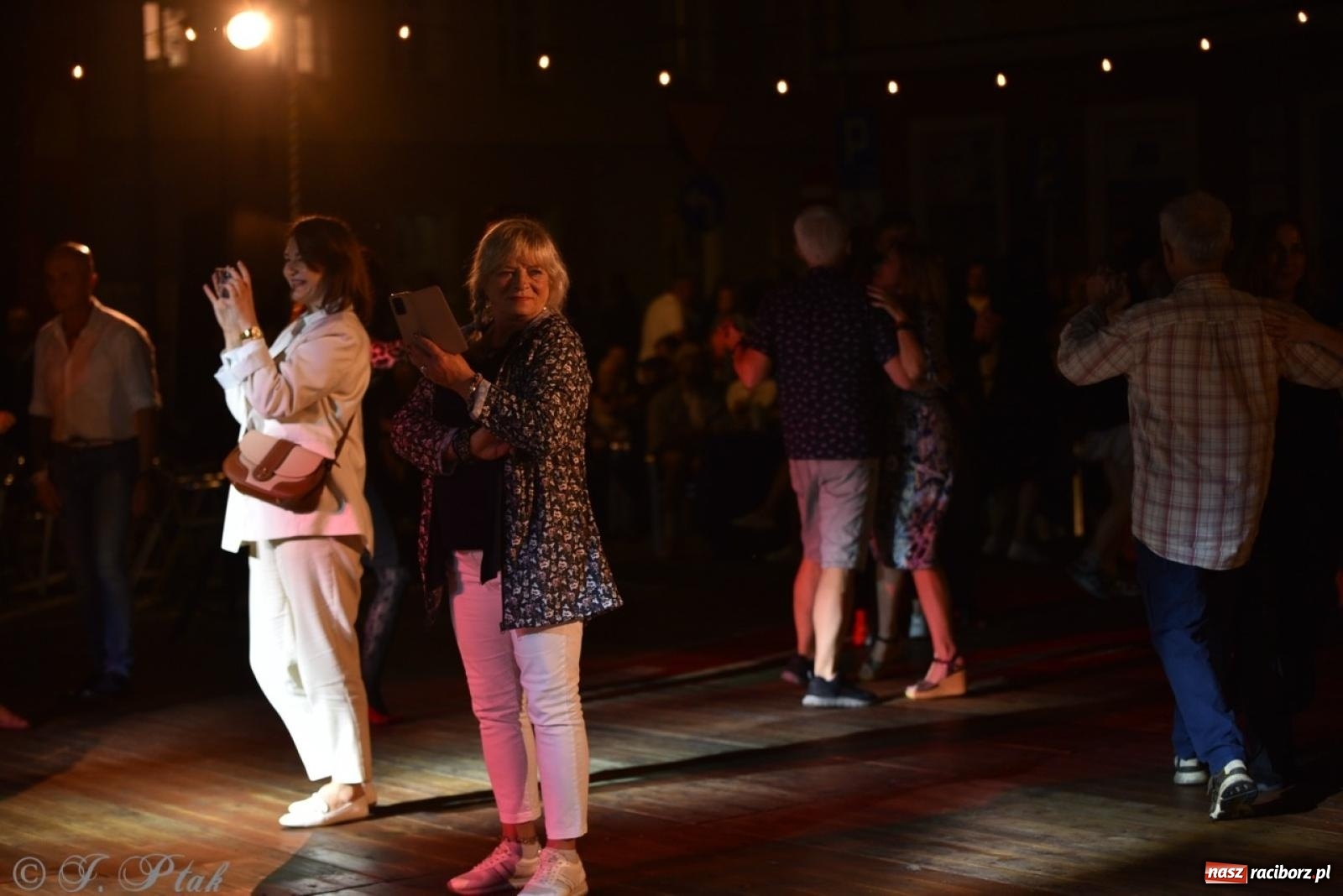 Zdjęcie w galerii na portalu naszraciborz.pl: Potańcówka na OFCE: Kraków Street Band i dancing pod Tęczową w klimatach swingowych wiadomości z regionu
