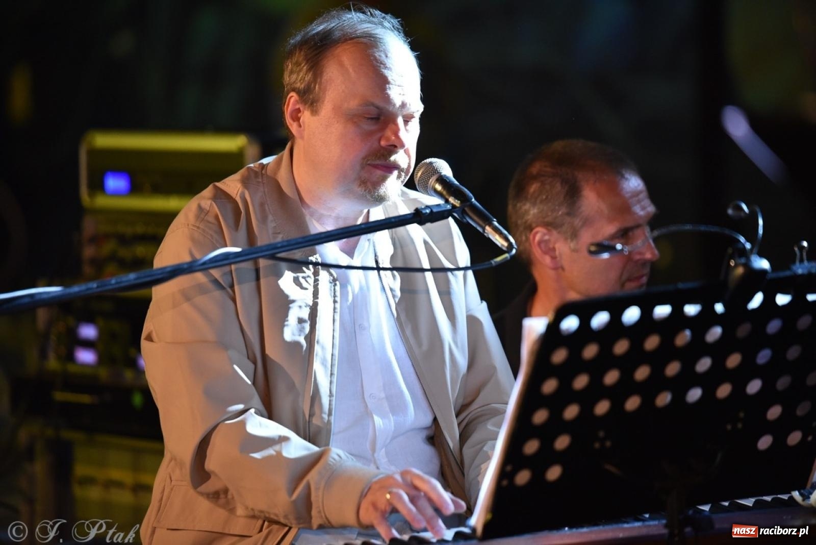 Zdjęcie w galerii na portalu naszraciborz.pl: Potańcówka na OFCE: Kraków Street Band i dancing pod Tęczową w klimatach swingowych wiadomości z regionu