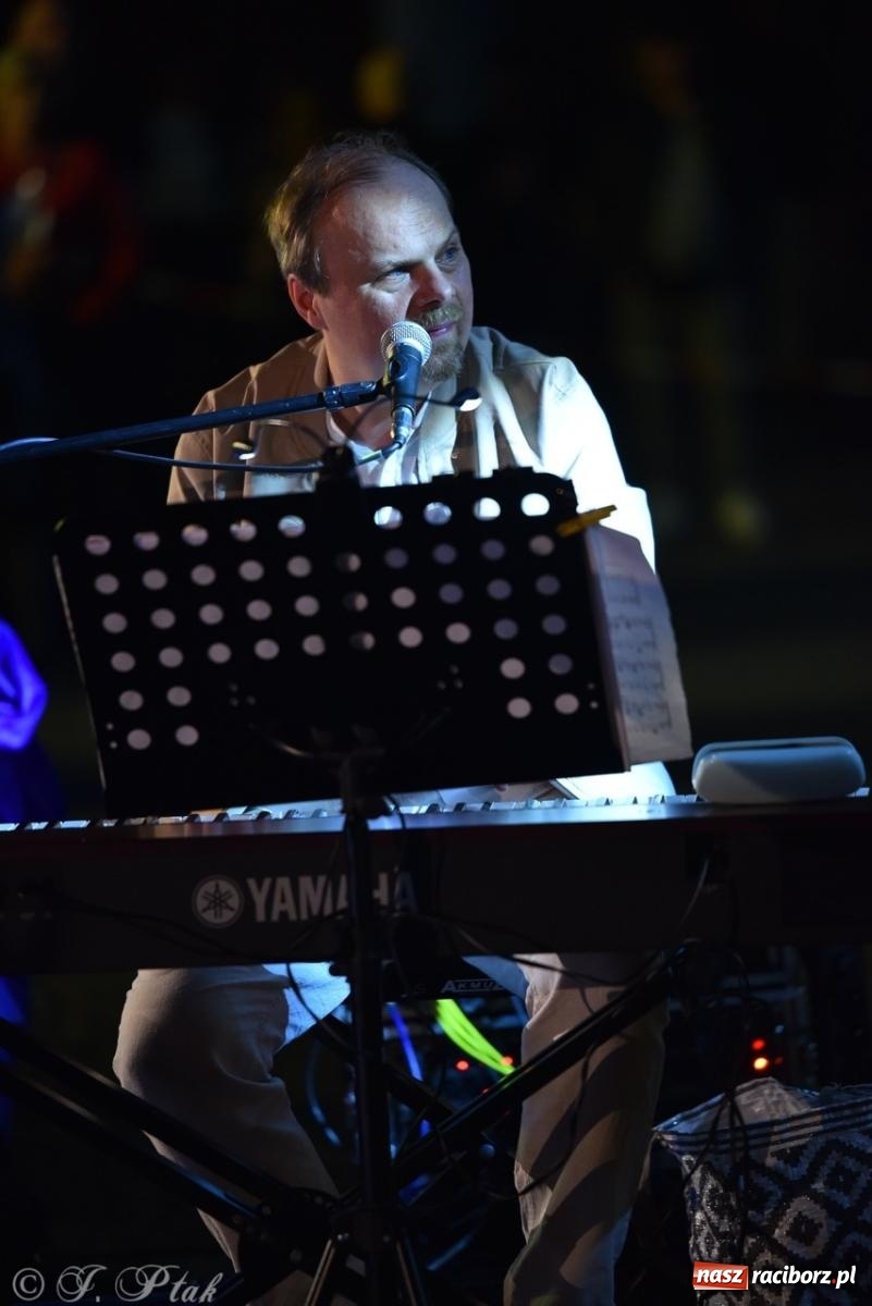 Zdjęcie w galerii na portalu naszraciborz.pl: Potańcówka na OFCE: Kraków Street Band i dancing pod Tęczową w klimatach swingowych wiadomości z regionu