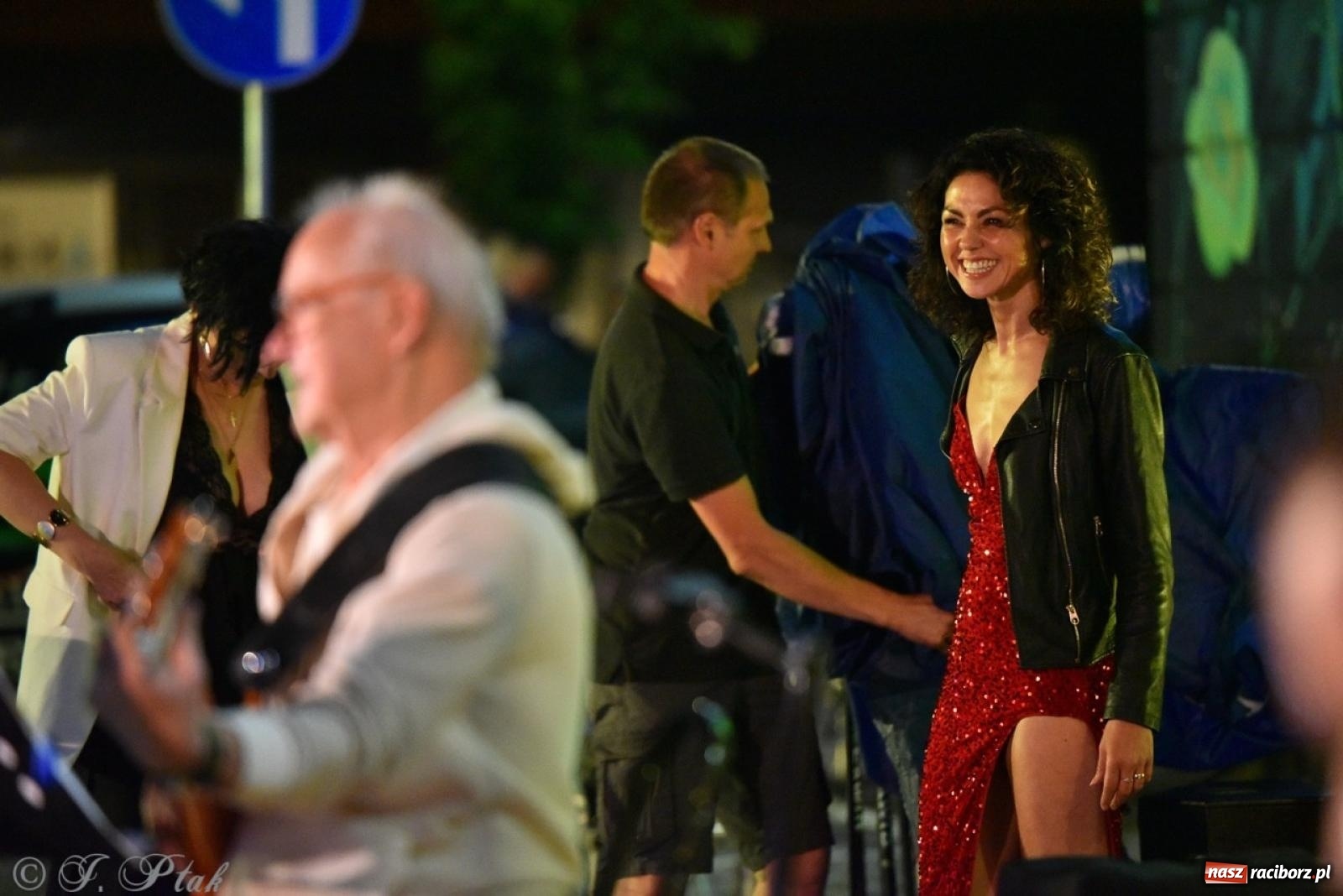 Zdjęcie w galerii na portalu naszraciborz.pl: Potańcówka na OFCE: Kraków Street Band i dancing pod Tęczową w klimatach swingowych wiadomości z regionu