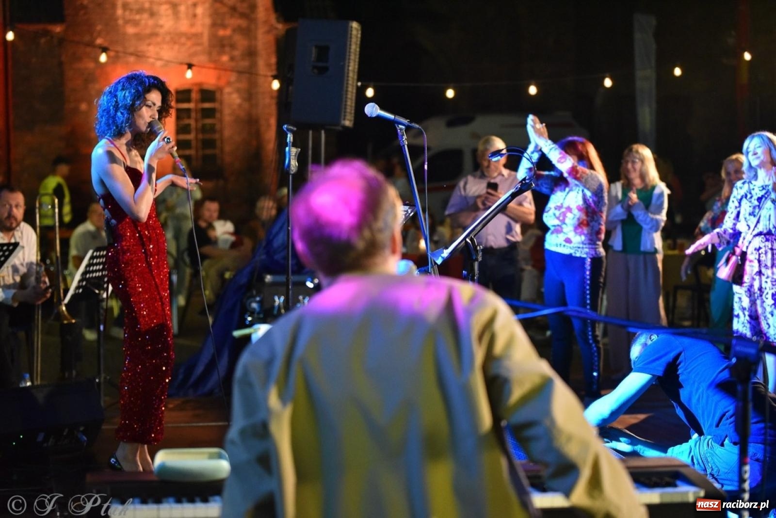 Zdjęcie w galerii na portalu naszraciborz.pl: Potańcówka na OFCE: Kraków Street Band i dancing pod Tęczową w klimatach swingowych wiadomości z regionu
